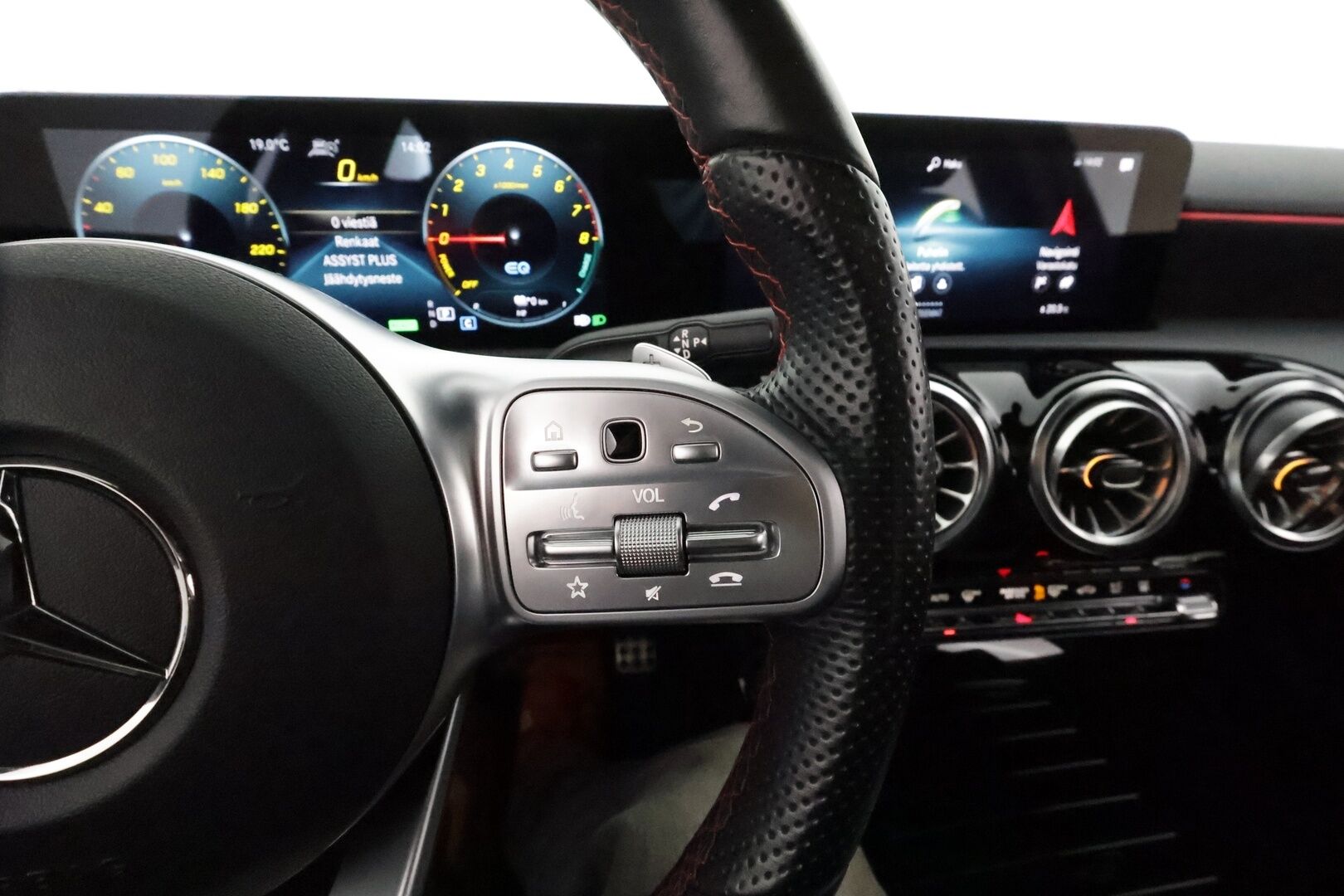 Mercedes-Benz A 2021 250 e A sedan Business AMG Edition EQ Power **Distronic+ / Multibeam LED / Panorama / Muistipenkit / KeylessGo** - Suomi-auto / Kahdet renkaat aluvanteilla / Nahka-Alcantara / Navi / Widescreen / Sporttipenkit / P.kamera