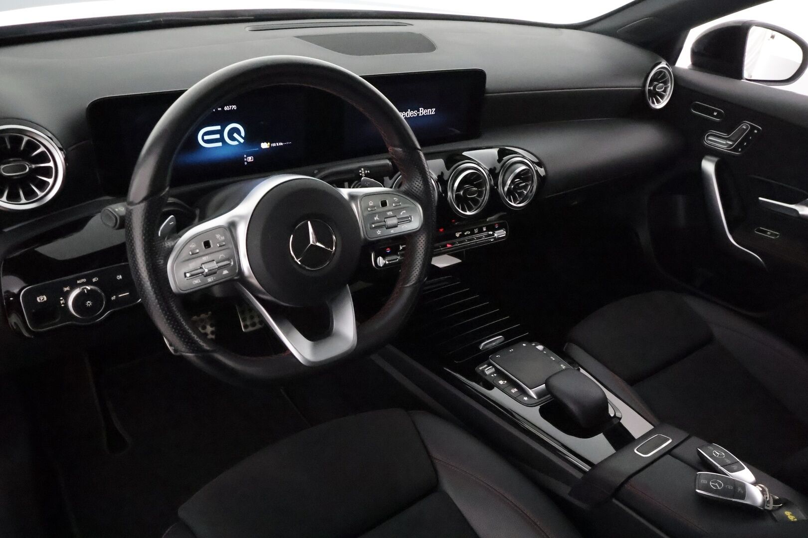 Mercedes-Benz A 2021 250 e A sedan Business AMG Edition EQ Power **Distronic+ / Multibeam LED / Panorama / Muistipenkit / KeylessGo** - Suomi-auto / Kahdet renkaat aluvanteilla / Nahka-Alcantara / Navi / Widescreen / Sporttipenkit / P.kamera