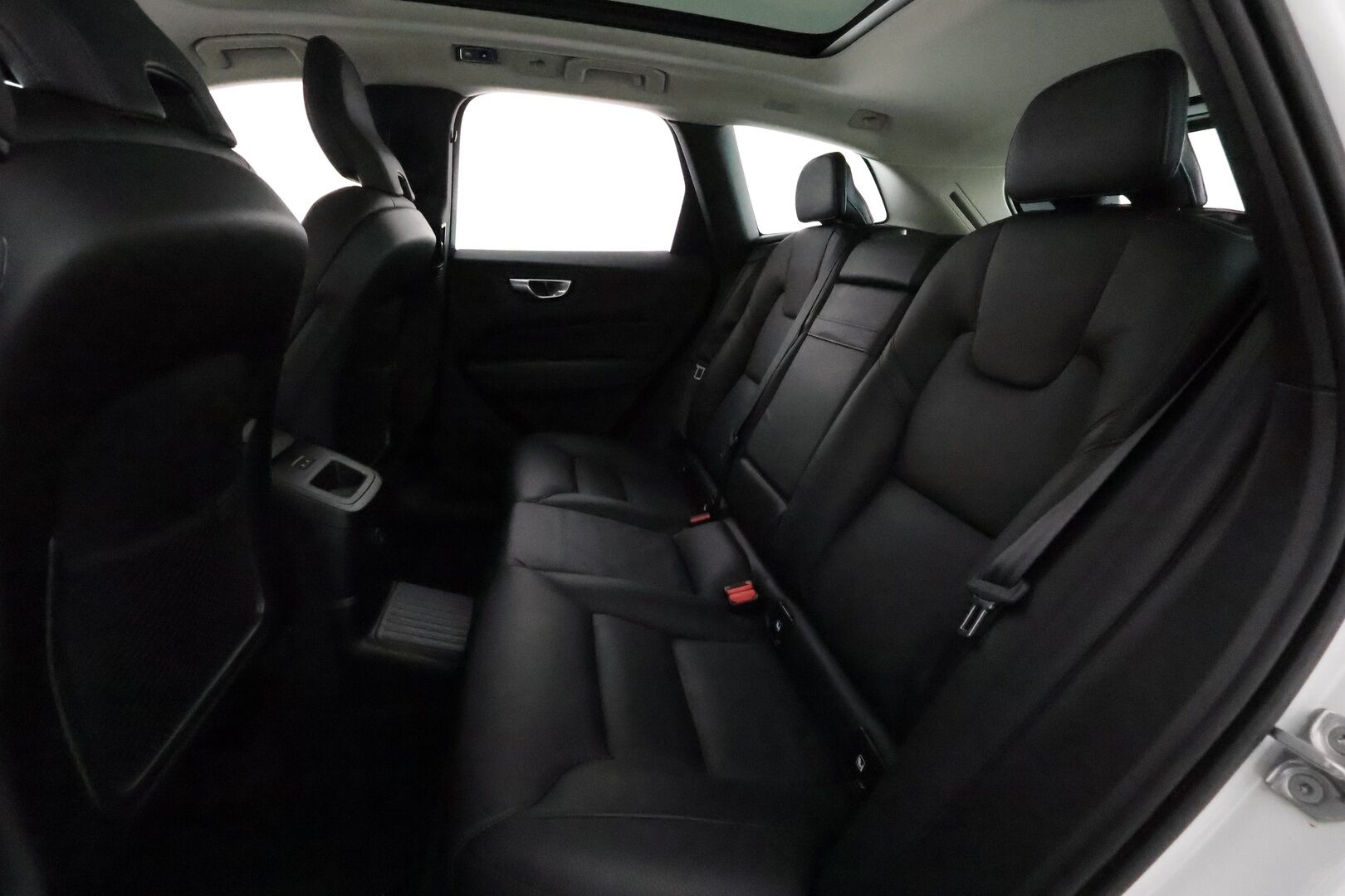 Volvo XC60 2021 T6 TwE AWD Business Inscription Expression **Panorama / Koukku / Muistipenkit / ACC / Webasto / 360 Kamera** - 3,99 % KORKOTARJOUS TÄHÄN AUTOON 14.9. ASTI! - 1-om. Suomi-auto / Akku kuntotarkastettu
