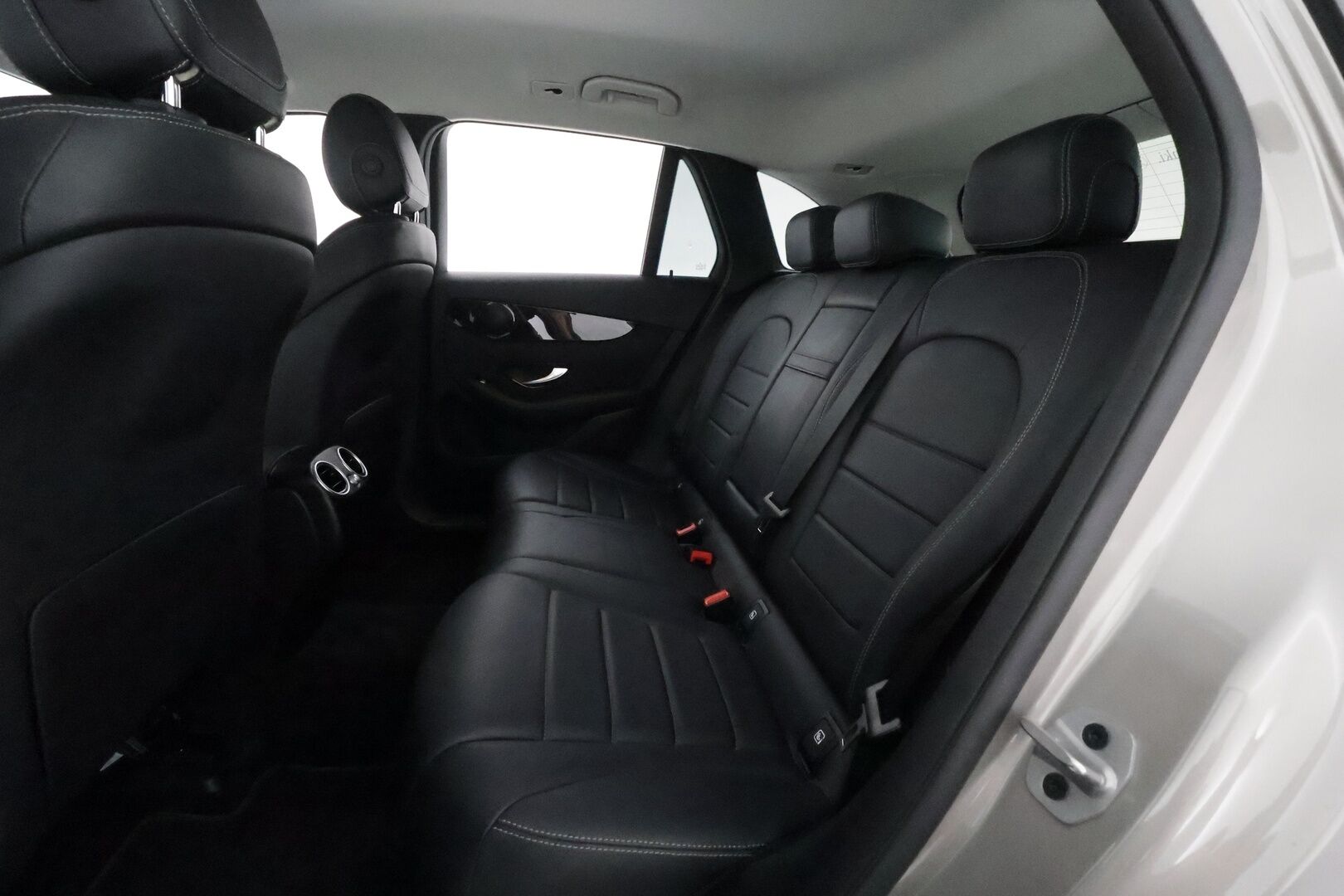 Mercedes-Benz GLC 2021 300 e 4MATIC A Business EQ Power **Koukku / P.kamera / Navi / Sporttinahat / LED-High Performance** - 3,99 % KORKOTARJOUS TÄHÄN AUTOON - 1-om Suomi-auto / 2x Latauskaapelit / Kahdet Renkaat