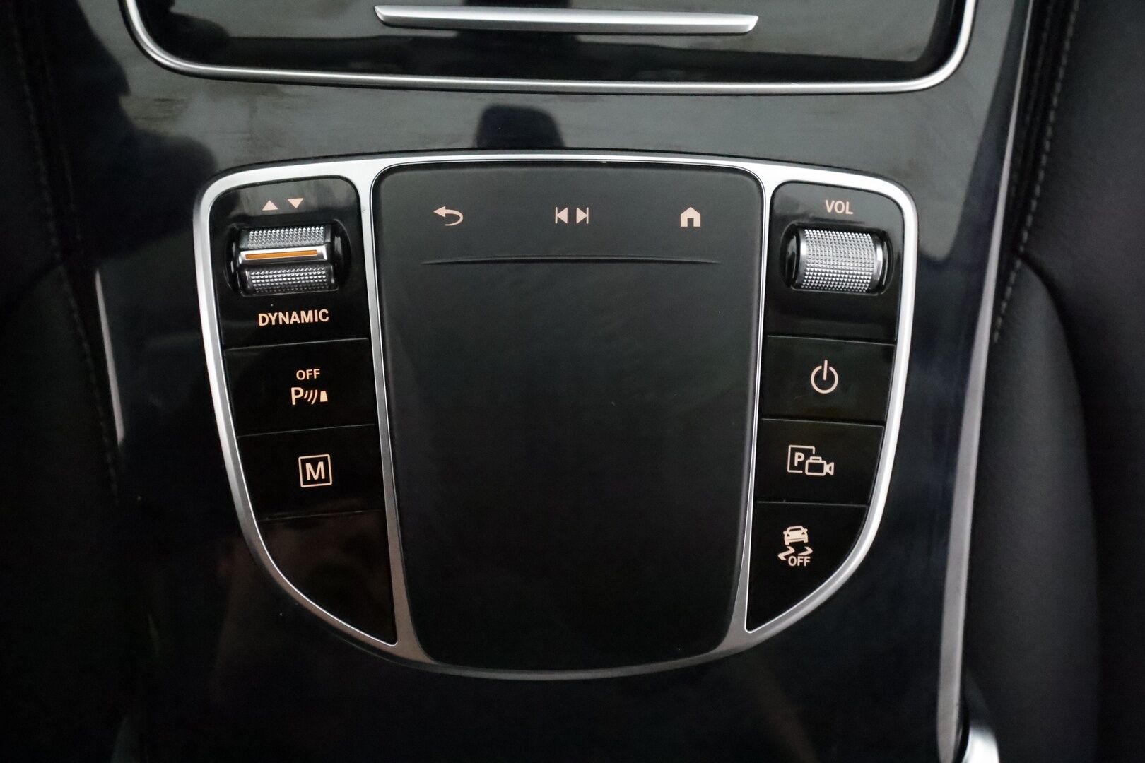 Mercedes-Benz GLC 2021 300 e 4MATIC A Business EQ Power **Koukku / P.kamera / Navi / Sporttinahat / LED-High Performance** - 3,99 % KORKOTARJOUS TÄHÄN AUTOON - 1-om Suomi-auto / 2x Latauskaapelit / Kahdet Renkaat