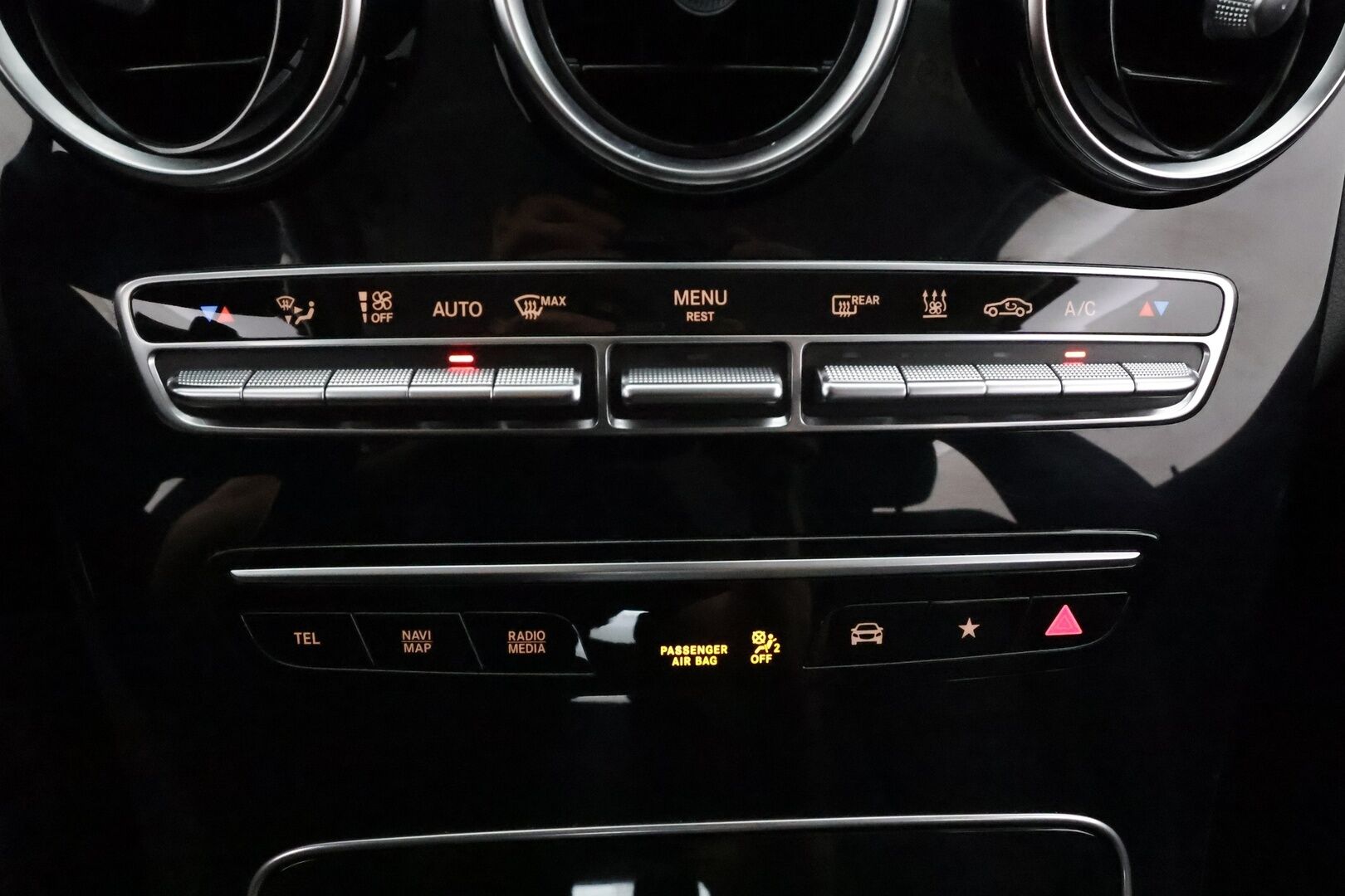Mercedes-Benz GLC 2021 300 e 4MATIC A Business EQ Power **Koukku / P.kamera / Navi / Sporttinahat / LED-High Performance** - 3,99 % KORKOTARJOUS TÄHÄN AUTOON - 1-om Suomi-auto / 2x Latauskaapelit / Kahdet Renkaat