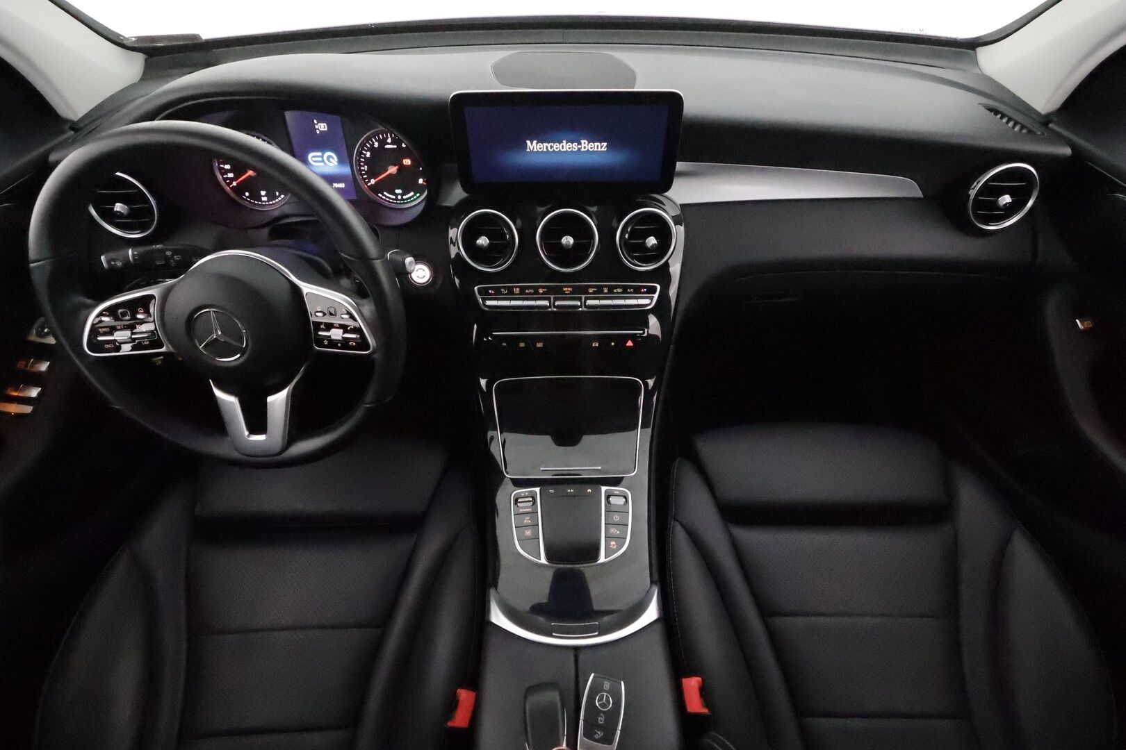 Mercedes-Benz GLC 2021 300 e 4MATIC A Business EQ Power **Koukku / P.kamera / Navi / Sporttinahat / LED-High Performance** - 3,99 % KORKOTARJOUS TÄHÄN AUTOON - 1-om Suomi-auto / 2x Latauskaapelit / Kahdet Renkaat