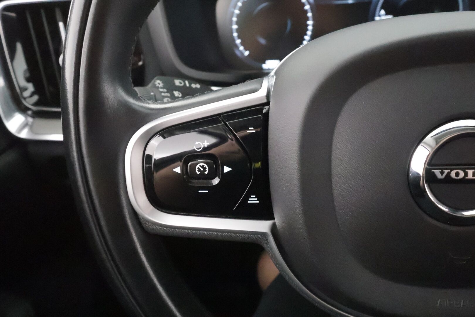 Volvo V60 2021 T6 TwE AWD Business Inscription aut - | Webasto | ACC | Full-LED | P.kamera | Sporttipenkki Muistilla | Navi | Kaistavahti | Keyless | HP Audio | Suomi-auto | Kahdet renkaat | 2x Latauskaapelit | Merkkihuollot | Jakopää juuri tehty! | 