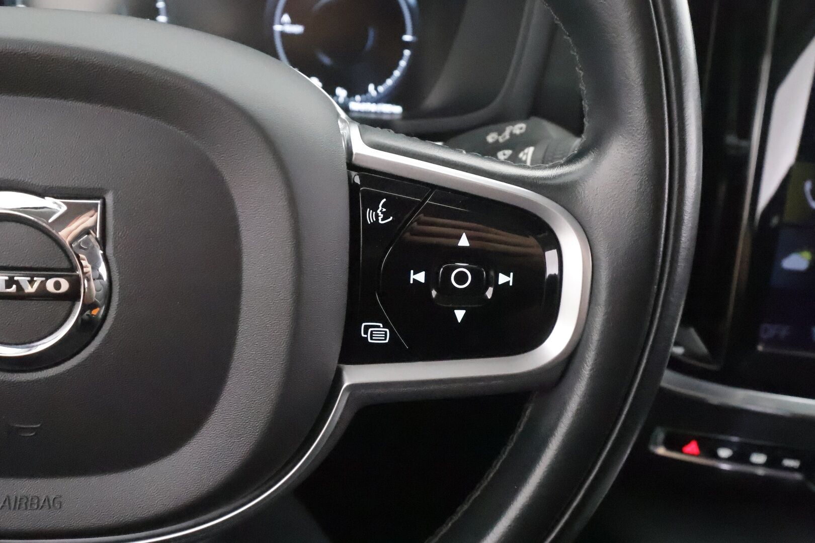 Volvo V60 2021 T6 TwE AWD Business Inscription aut - | Webasto | ACC | Full-LED | P.kamera | Sporttipenkki Muistilla | Navi | Kaistavahti | Keyless | HP Audio | Suomi-auto | Kahdet renkaat | 2x Latauskaapelit | Merkkihuollot | Jakopää juuri tehty! | 
