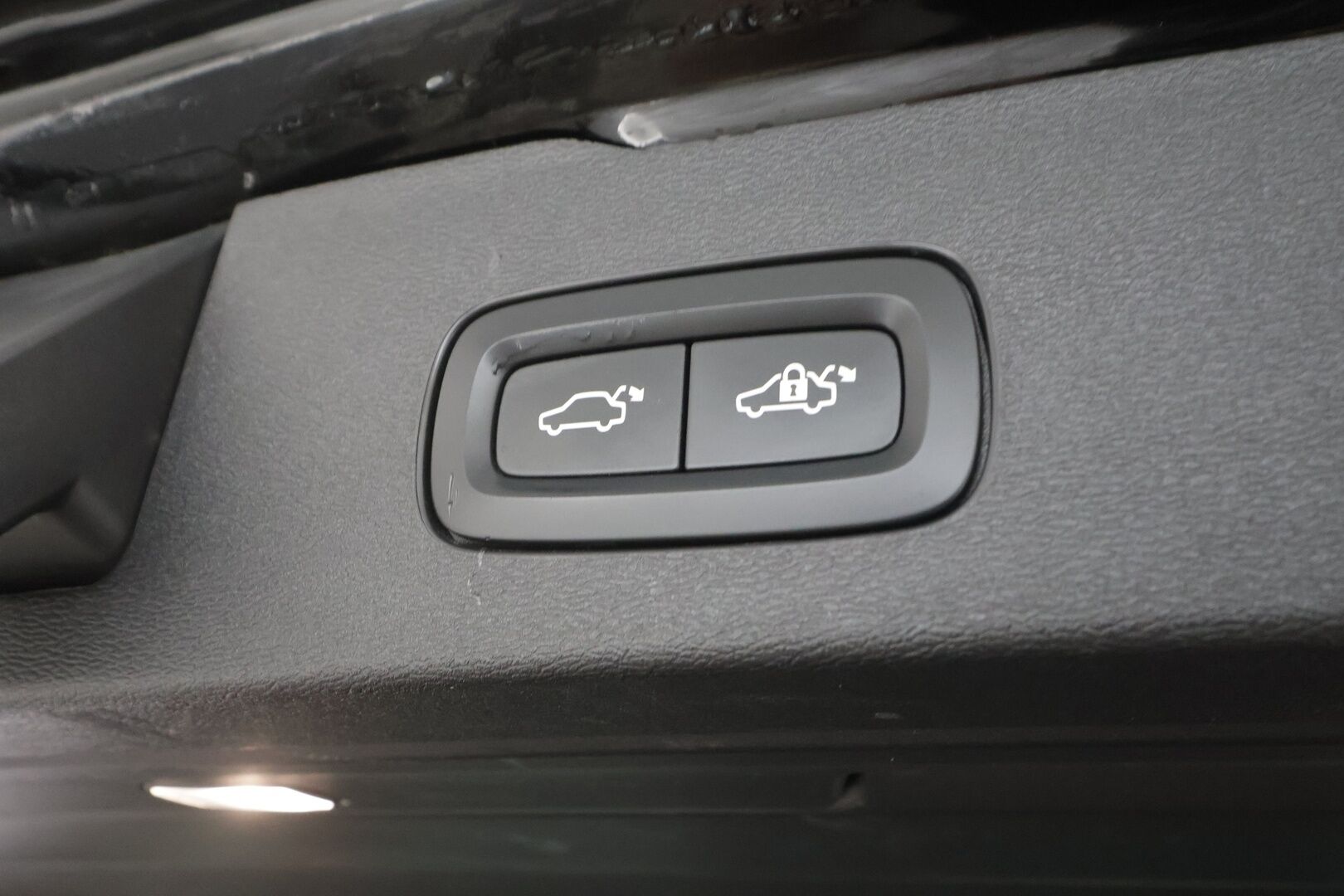 Volvo V60 2021 T6 TwE AWD Business Inscription aut - | Webasto | ACC | Full-LED | P.kamera | Sporttipenkki Muistilla | Navi | Kaistavahti | Keyless | HP Audio | Suomi-auto | Kahdet renkaat | 2x Latauskaapelit | Merkkihuollot | Jakopää juuri tehty! | 
