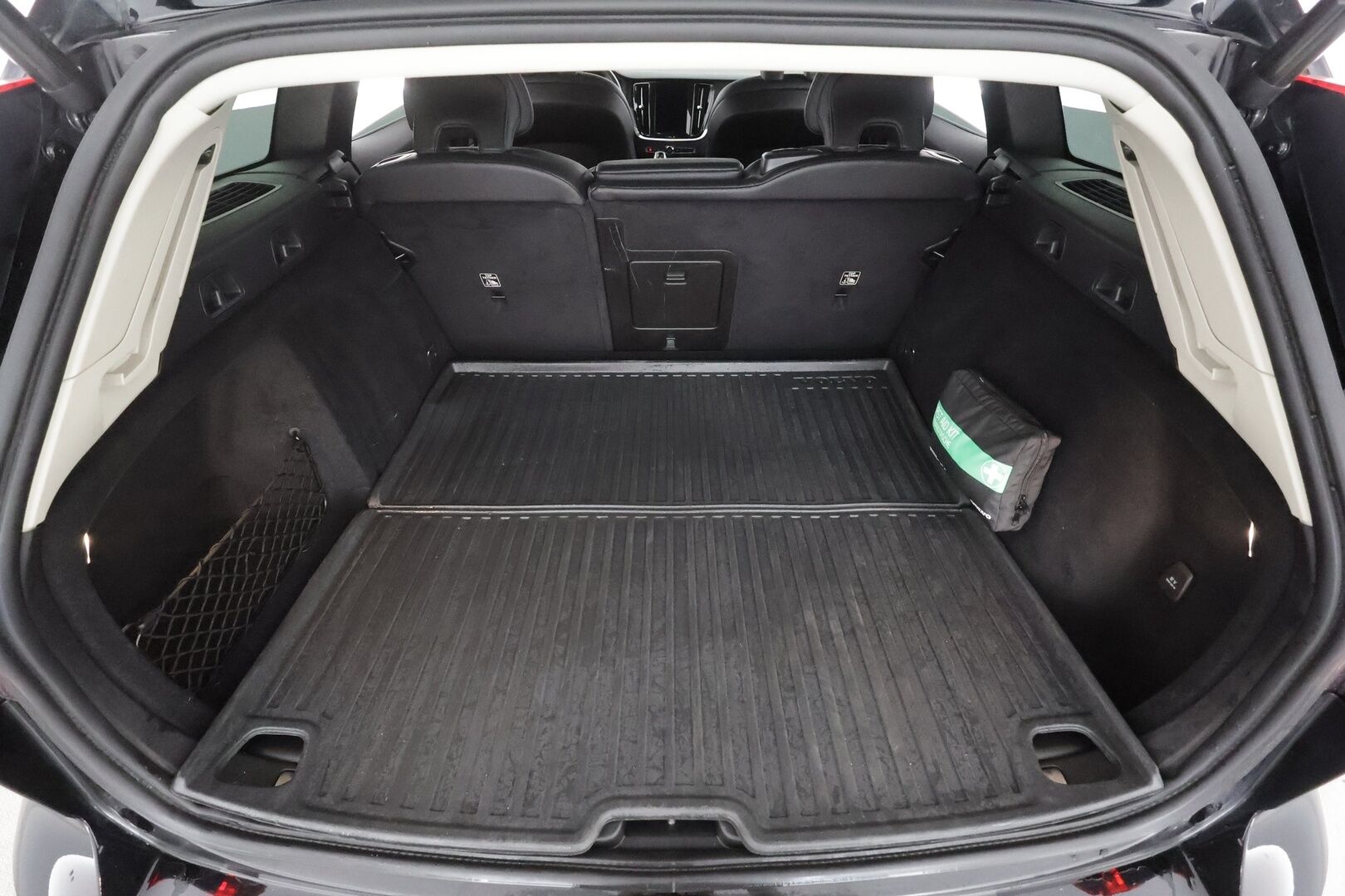 Volvo V60 2021 T6 TwE AWD Business Inscription aut - | Webasto | ACC | Full-LED | P.kamera | Sporttipenkki Muistilla | Navi | Kaistavahti | Keyless | HP Audio | Suomi-auto | Kahdet renkaat | 2x Latauskaapelit | Merkkihuollot | Jakopää juuri tehty! | 