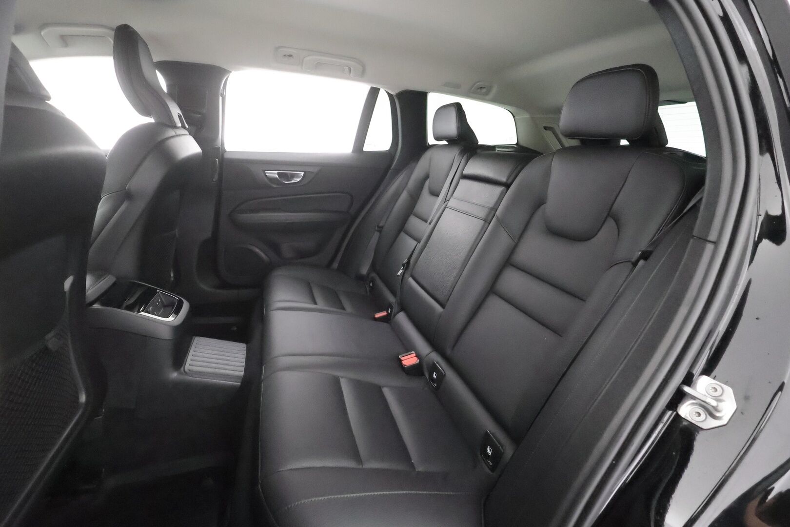 Volvo V60 2021 T6 TwE AWD Business Inscription aut - | Webasto | ACC | Full-LED | P.kamera | Sporttipenkki Muistilla | Navi | Kaistavahti | Keyless | HP Audio | Suomi-auto | Kahdet renkaat | 2x Latauskaapelit | Merkkihuollot | Jakopää juuri tehty! | 
