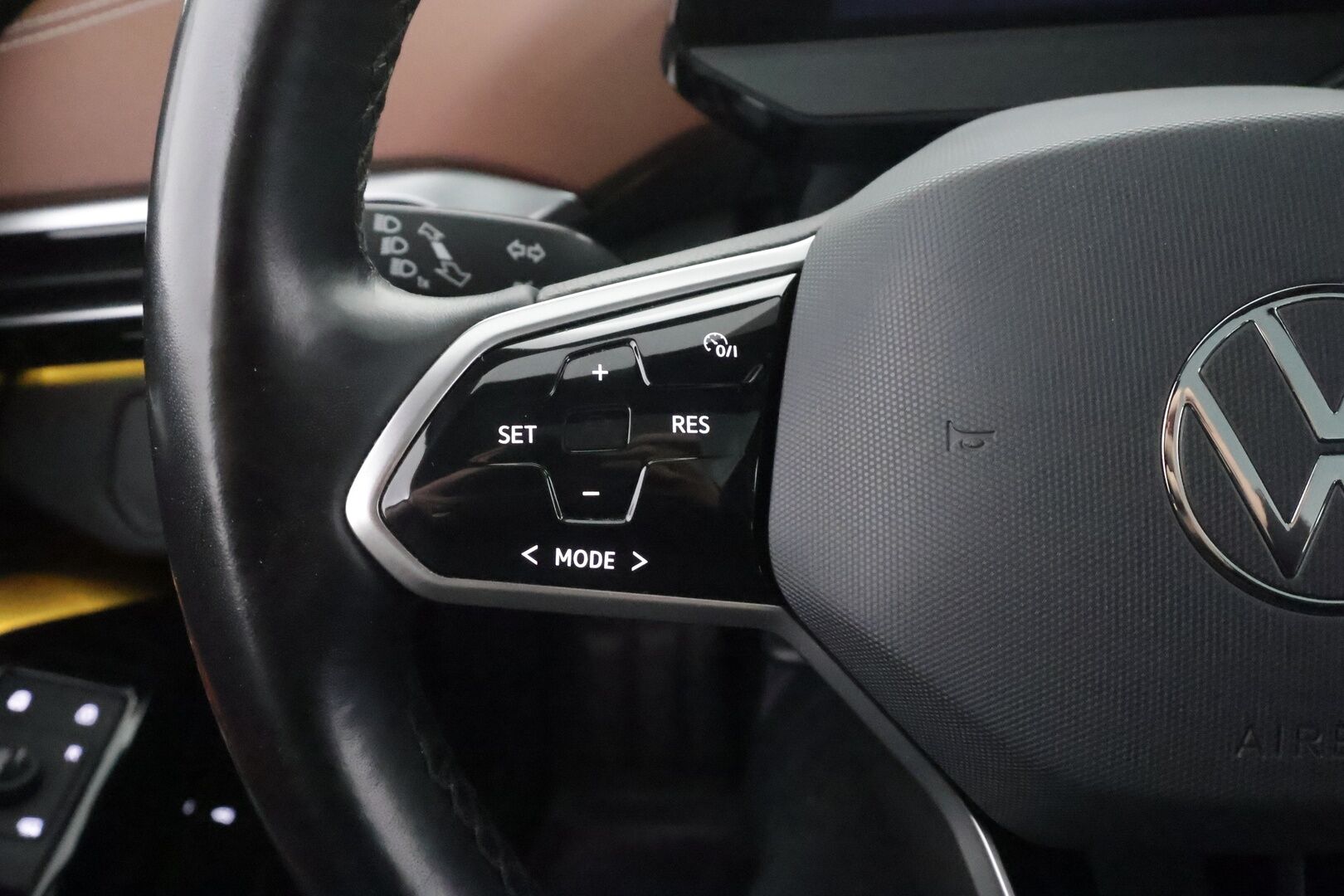 Volkswagen ID.4 2021 Pro Performance Max 150 kW, akku 77 kWh - | ACC | ILP | Top Sport | Koukku | HUD | Sporttipenkit muistilla | 360° | IQ. Light | Lasikatto | Travel Assist | DCC | Keyless | Sähk. takaluukku | 1-om suomiauto |