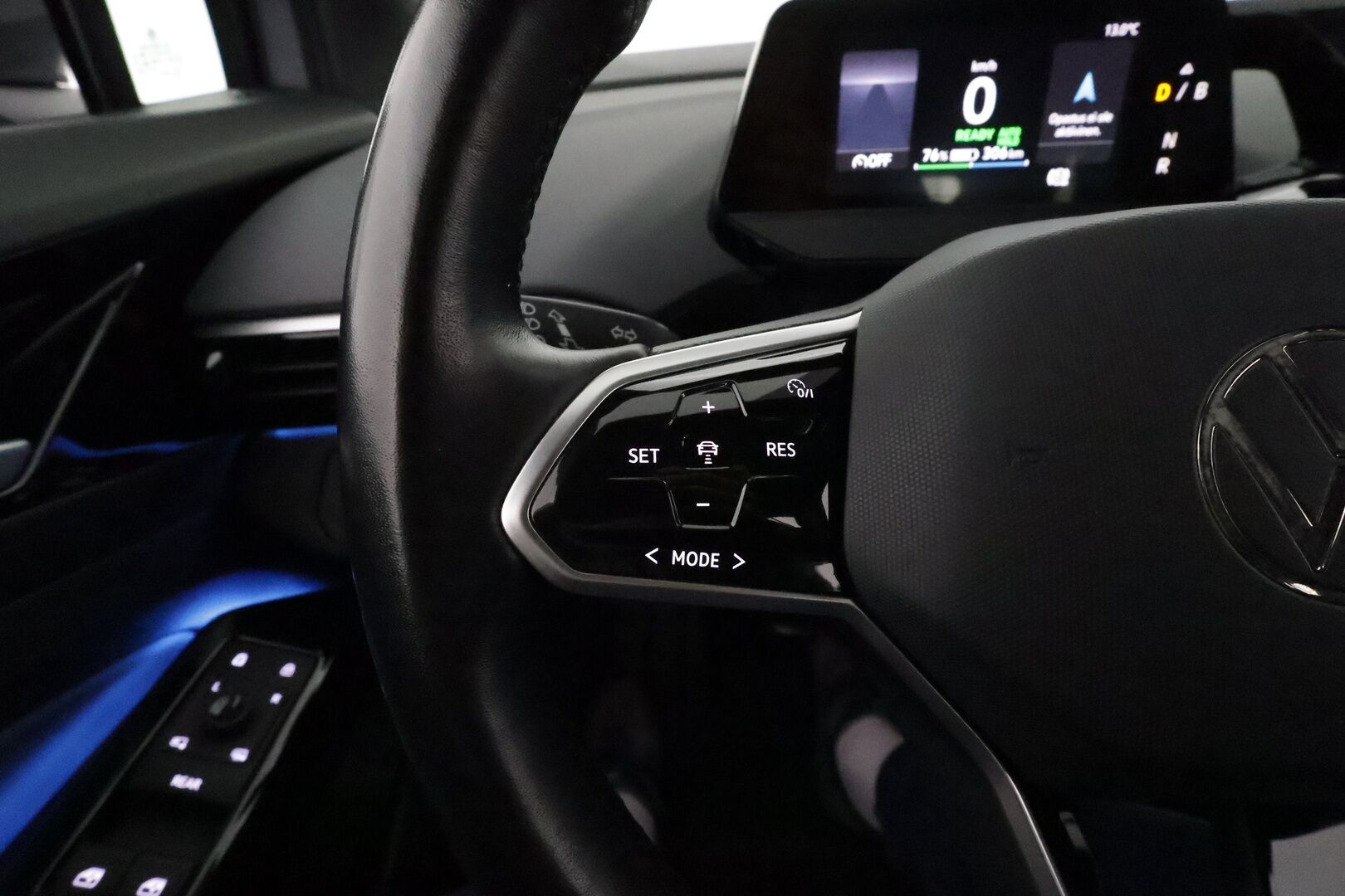 Volkswagen ID.4 2021 Pro Performance Life 150 kW *ILP / ACC / LED / P.Tutkat / Navi / Kaistavahti / Digimittaristo / Ambient-valot* - 1-om Suomi-auto Akku kuntotarkastettu / 2x Latauskaapelit / Kahdet Renkaat / Merkkihuollettu!