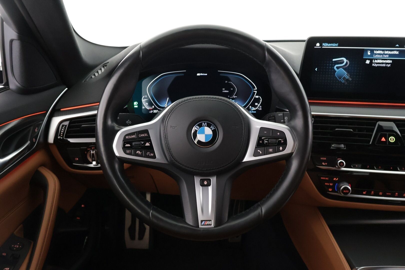 BMW 530 2021 G31 LCI Touring 530e xDrive A Charged Edition M Sport *Adapt. Vakkari / Koukku / Sporttinahat / P-kamera / HiFi* - 3,99 % KORKOTARJOUS TÄHÄN AUTOON 31.8. ASTI! - *2x renkaat BMW aluvanteilla / Suomi-auto / Ratinlämmitin / Huippusiisti!*