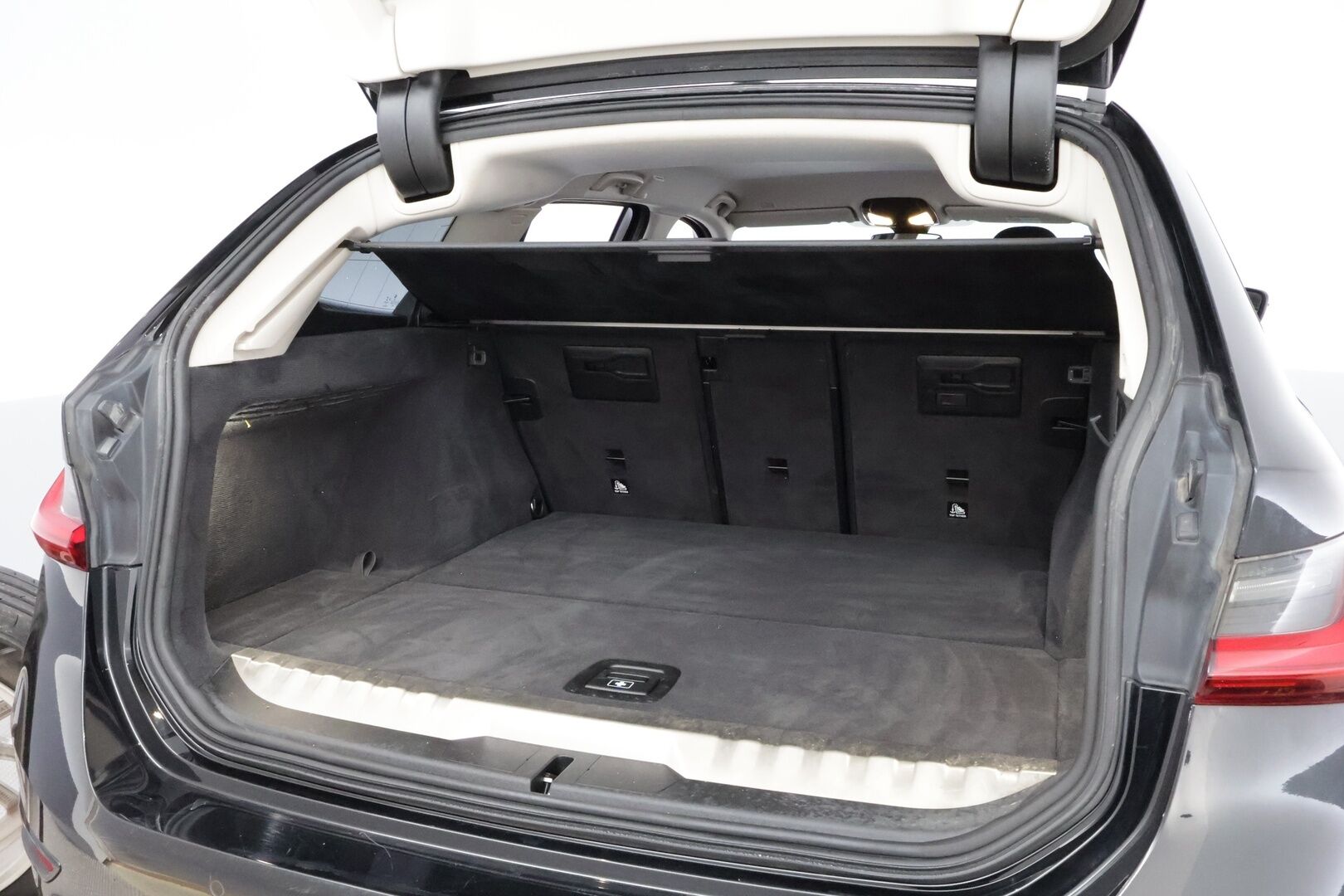 BMW 320 2021 G21 Touring 320e xDrive A Charged Edition * Suomiauto / Adapt.vakkari / Prof.navi / Digimittaristo / LED / Ratinlämmitin * - P-tutkat / Akku kuntotarkastettu / Juuri saapunut Tampereelle