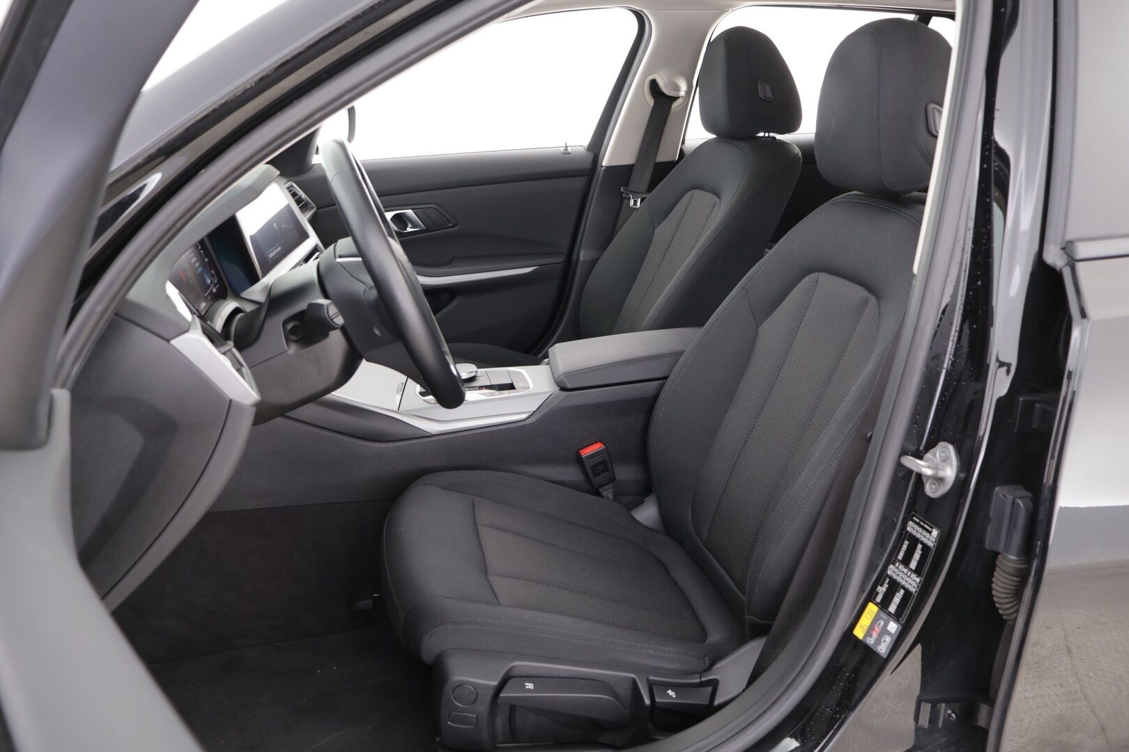 BMW 320 2021 G21 Touring 320e xDrive A Charged Edition * Suomiauto / Adapt.Vakkari / Professional Navi / LED / Ratinlämmitys / Digimittari - P-tutkat / Akku kuntotarkastettu / Juuri saapunut Tampereelle - HULLUT AVAJAISHULINAT KORKOTARJOUS 3,29 %