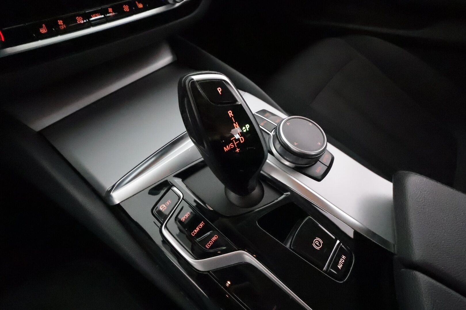 BMW 520 2021 G30 Business A MHEV **Vakkari / Webasto / P.tutkat / Digimittaristo / LED / Navi** - 1.Om Suomi-auto / Juuri Huollettu / Kahdet renkaat aluvanteilla