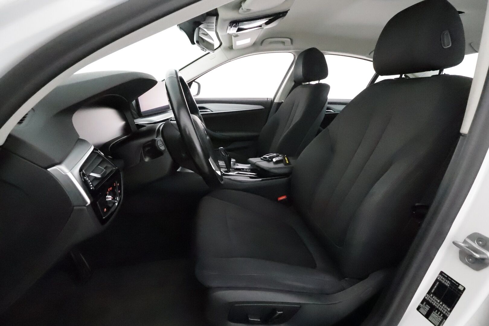 BMW 520 2021 G30 Business A MHEV *Vakkari / Webasto / P.tutkat / Digimittaristo / LED / Navi* - KATSO POIKKEUSHINTA! / 1.Om Suomi-auto / Juuri Huollettu / Kahdet renkaat aluvanteilla