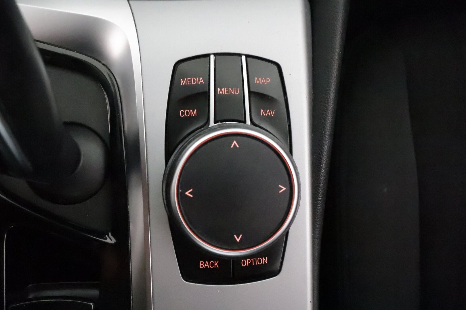 BMW 520 2021 G30 Business A MHEV **Vakkari / Webasto / P.tutkat / Digimittaristo / LED / Navi** - 1.Om Suomi-auto / Kahdet renkaat aluvanteilla
