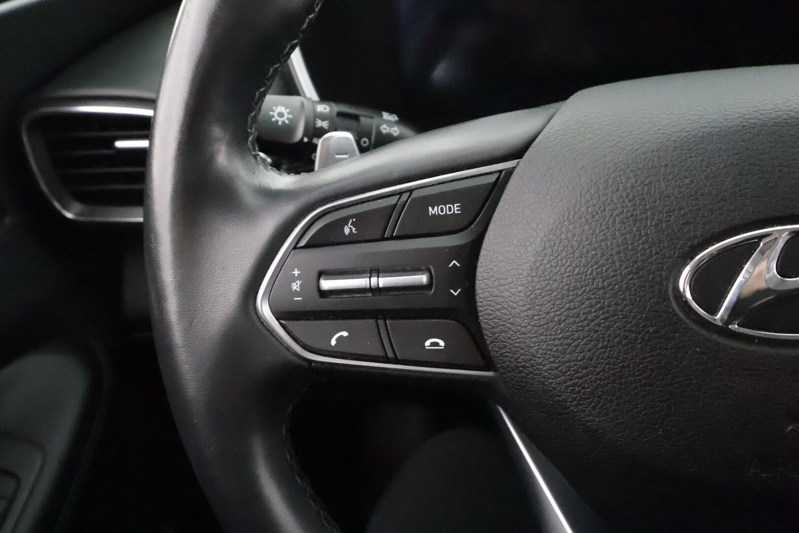 Hyundai Santa Fe 2021 1.6 T-GDI 265 hv Plug in 4WD 6AT Premium 7P MY21 * ACC / HUD / 360° / Muistipenkki / Koukku / Ilmastoidut nahat * - Suomi-auto / Akku kuntotarkastettu SoH 97,3% / Kahdet renkaat aluvanteilla / Merkkihuollettu / Juuri huollettu