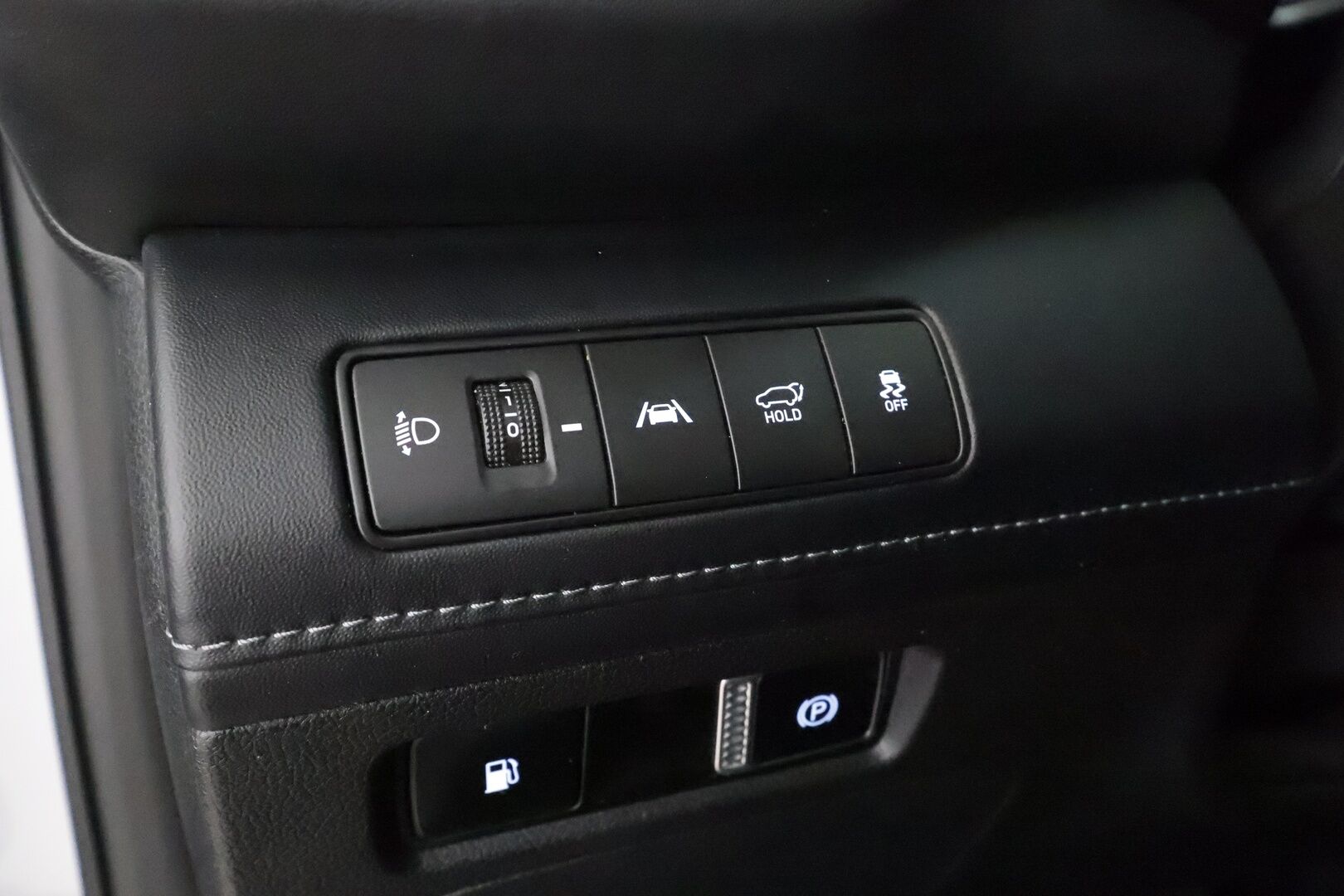 Hyundai Santa Fe 2021 1.6 T-GDI 265 hv Plug in 4WD 6AT Premium 7P MY21 * ACC / HUD / 360° / Muistipenkki / Koukku / Ilmastoidut nahat * - Suomi-auto / Akku kuntotarkastettu SoH 97,3% / Kahdet renkaat aluvanteilla / Merkkihuollettu / Juuri huollettu