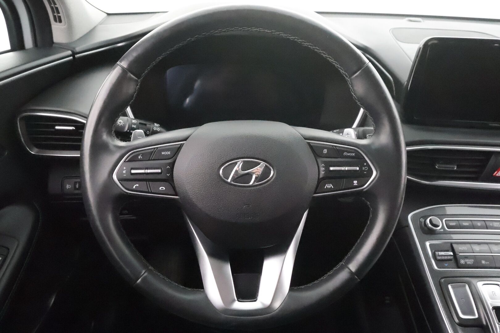 Hyundai Santa Fe 2021 1.6 T-GDI 265 hv Plug in 4WD 6AT Premium 7P MY21 * ACC / HUD / 360° / Muistipenkki / Koukku / Ilmastoidut nahat * - Suomi-auto / Akku kuntotarkastettu SoH 97,3% / Kahdet renkaat aluvanteilla / Merkkihuollettu / Juuri huollettu