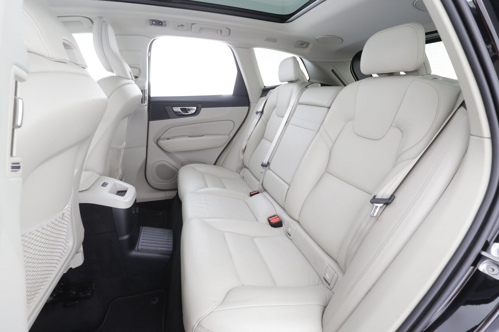 Volvo XC60 2021 T8 TwE AWD Business Inscription aut. - | Webasto | Koukku | Panorama | 360 | H&K | ACC | Full-LED | Sporttipenkki Muistilla | Navi | Kaistavahti | Keyless | Katveavustin | Suomi-auto | 2x Latauskaapelit | Kahdet renkaat | Merkkihuollot |
