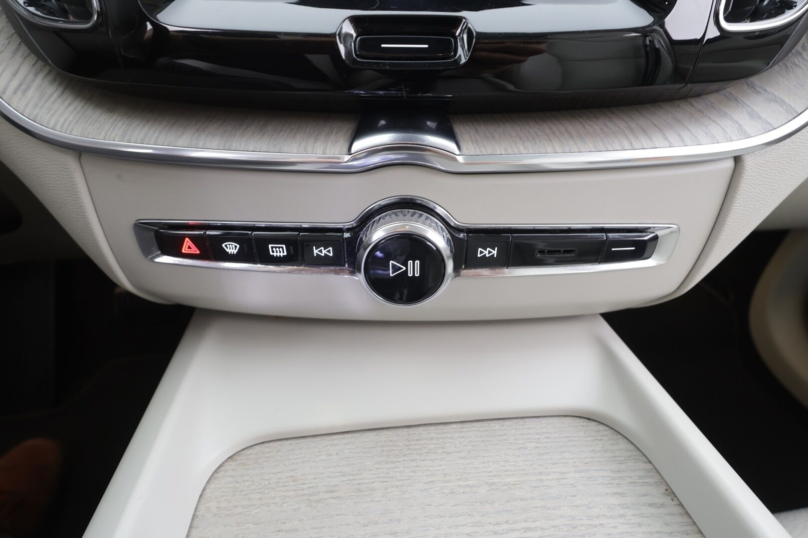 Volvo XC60 2021 T8 TwE AWD Business Inscription aut. - | Webasto | Koukku | Panorama | 360 | H&K | ACC | Full-LED | Sporttipenkki Muistilla | Navi | Kaistavahti | Keyless | Katveavustin | Suomi-auto | 2x Latauskaapelit | Kahdet renkaat | Merkkihuollot |