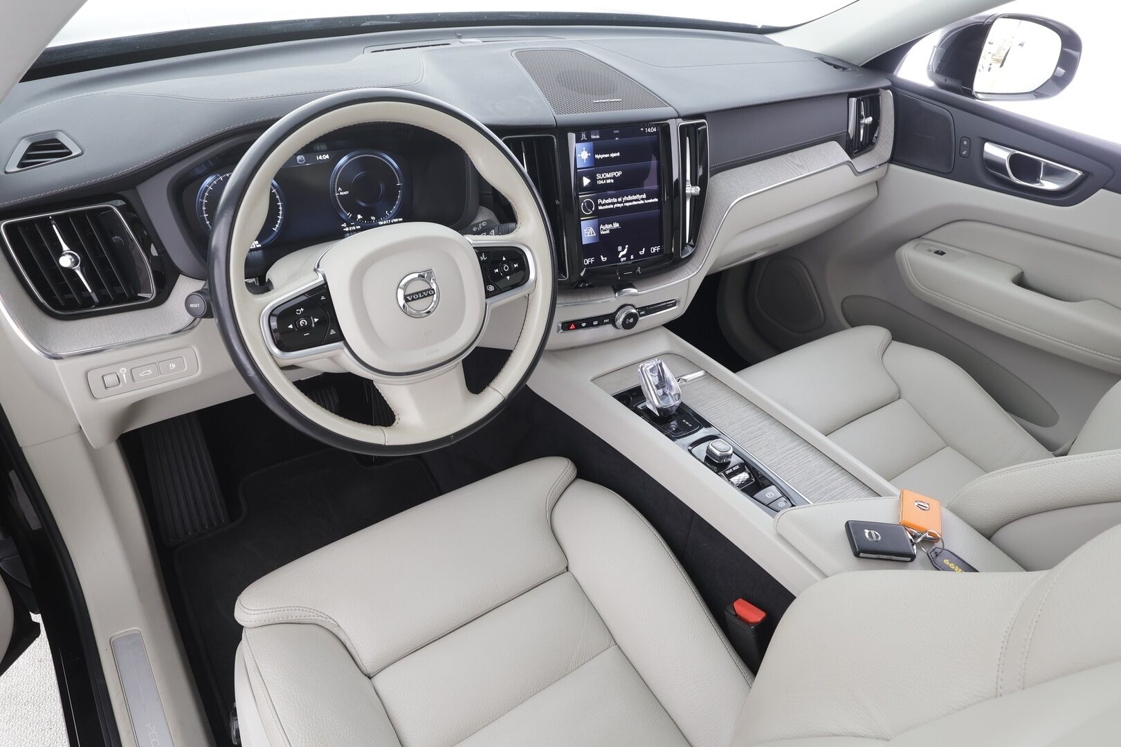 Volvo XC60 2021 T8 TwE AWD Business Inscription aut. - | Webasto | Koukku | Panorama | 360 | H&K | ACC | Full-LED | Sporttipenkki Muistilla | Navi | Kaistavahti | Keyless | Katveavustin | Suomi-auto | 2x Latauskaapelit | Kahdet renkaat | Merkkihuollot |