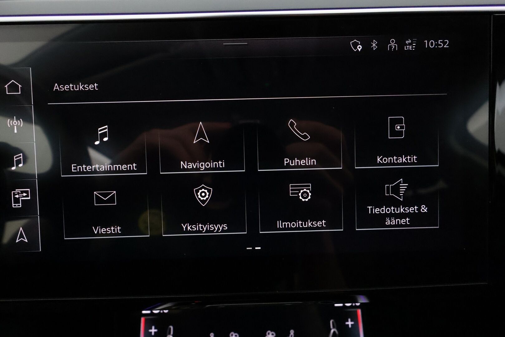 Audi e-tron 2021 55 quattro S-Line ** Adapt. vakkari / Ilma-alusta / Koukku / Muistipenkki / P.kamera / Apple&Android ** - 3,99 % KORKOTARJOUS TÄHÄN AUTOON - 1-om. Suomi-auto / Akku kuntotarkistettu! / 