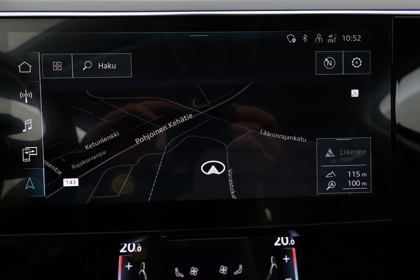 Audi e-tron 2021 55 quattro S-Line ** Adapt. vakkari / Ilma-alusta / Koukku / Muistipenkki / P.kamera / Apple&Android ** - 3,99 % KORKOTARJOUS TÄHÄN AUTOON - 1-om. Suomi-auto / Akku kuntotarkistettu! / 