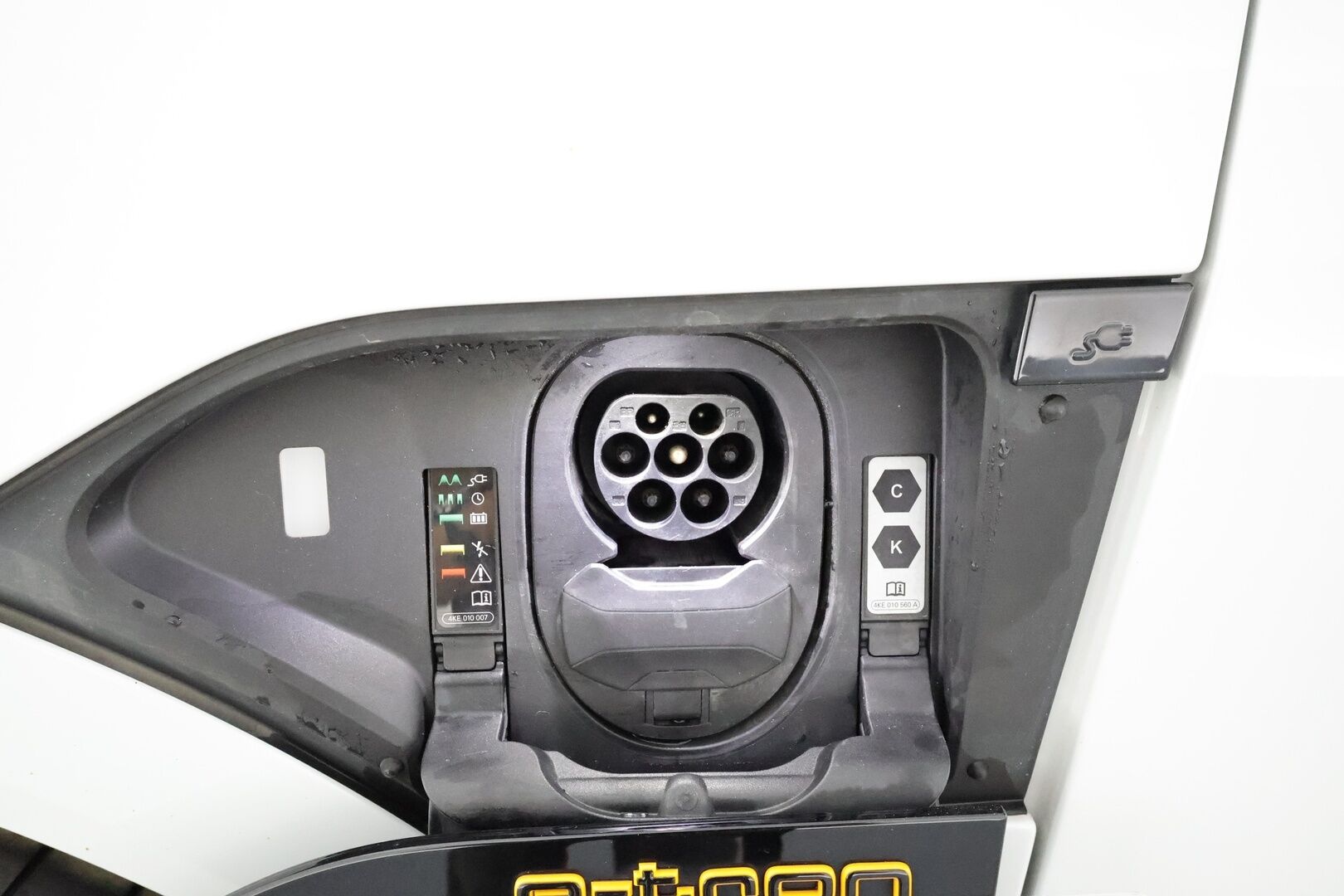 Audi e-tron 2021 55 quattro S-Line ** Adapt. vakkari / Ilma-alusta / Koukku / Muistipenkki / P.kamera / Apple&Android ** - 3,99 % KORKOTARJOUS TÄHÄN AUTOON - 1-om. Suomi-auto / Akku kuntotarkistettu! / 