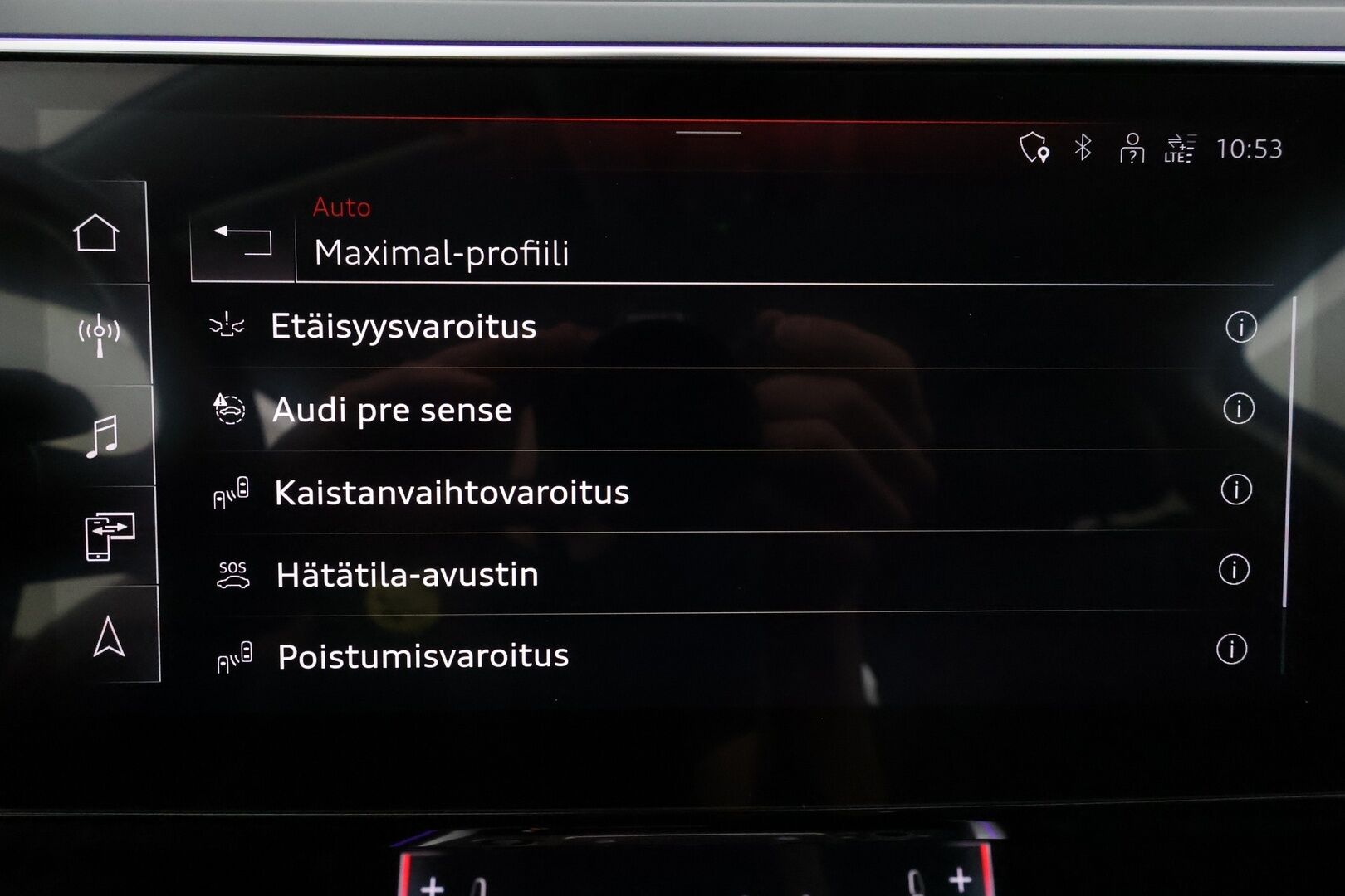 Audi e-tron 2021 55 quattro S-Line ** Adapt. vakkari / Ilma-alusta / Koukku / Muistipenkki / P.kamera / Apple&Android ** - 3,99 % KORKOTARJOUS TÄHÄN AUTOON - 1-om. Suomi-auto / Akku kuntotarkistettu! / 