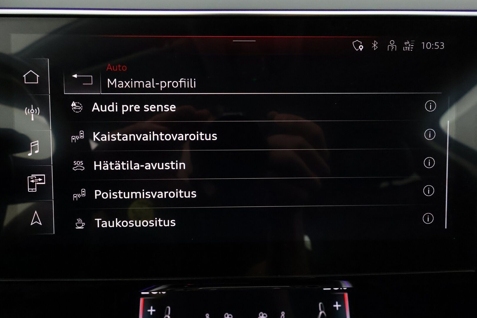 Audi e-tron 2021 55 quattro S-Line ** Adapt. vakkari / Ilma-alusta / Koukku / Muistipenkki / P.kamera / Apple&Android ** - 3,99 % KORKOTARJOUS TÄHÄN AUTOON - 1-om. Suomi-auto / Akku kuntotarkistettu! / 