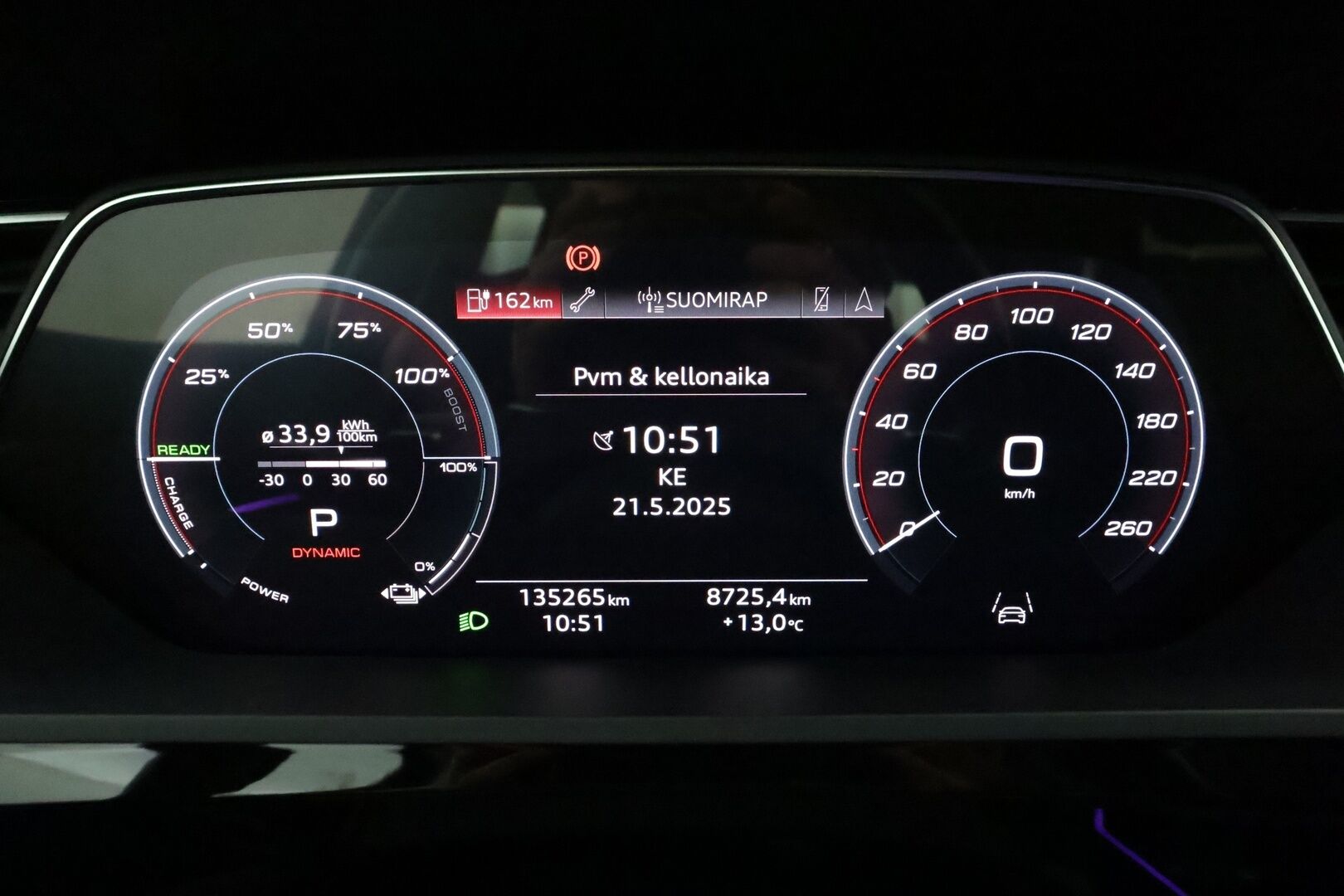 Audi e-tron 2021 55 quattro S-Line ** Adapt. vakkari / Ilma-alusta / Koukku / Muistipenkki / P.kamera / Apple&Android ** - 3,99 % KORKOTARJOUS TÄHÄN AUTOON - 1-om. Suomi-auto / Akku kuntotarkistettu! / 