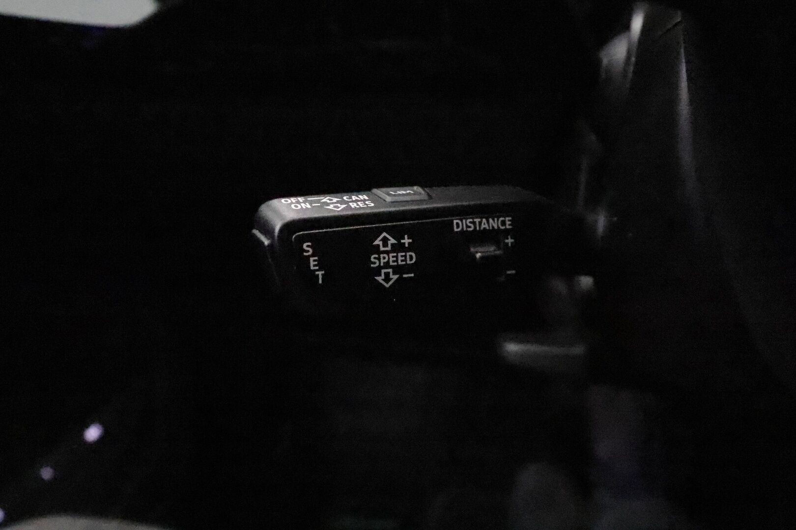 Audi e-tron 2021 55 quattro S-Line ** Adapt. vakkari / Ilma-alusta / Koukku / Muistipenkki / P.kamera / Apple&Android ** - 3,99 % KORKOTARJOUS TÄHÄN AUTOON - 1-om. Suomi-auto / Akku kuntotarkistettu! / 