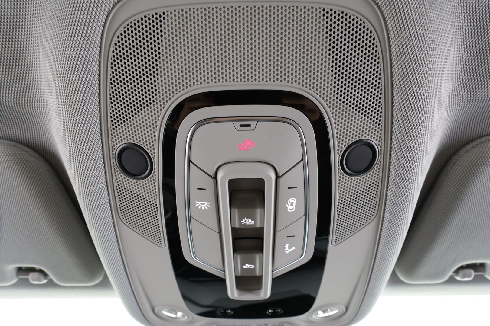 Audi e-tron 2021 55 Quattro S-Line * Ilma-alusta / Panorama / ACC / 360° / Sportpenkki Muistilla / Bang&Olufsen / LED / Koukku / Navi * - 1-om Suomi-auto / Akku kuntotarkastettu SoH 94,1% / Kahdet renkaat