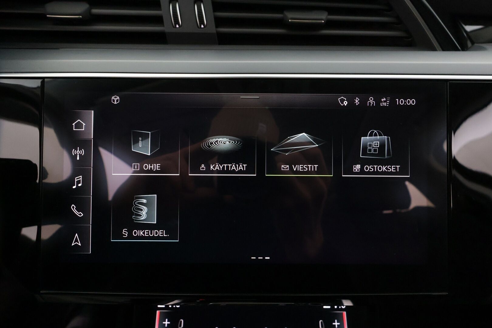 Audi e-tron 2021 55 Quattro S-Line * Ilma-alusta / Panorama / ACC / 360° / Sportpenkki Muistilla / Bang&Olufsen / LED / Koukku / Navi * - 1-om Suomi-auto / Akku kuntotarkastettu SoH 94,1% / Kahdet renkaat