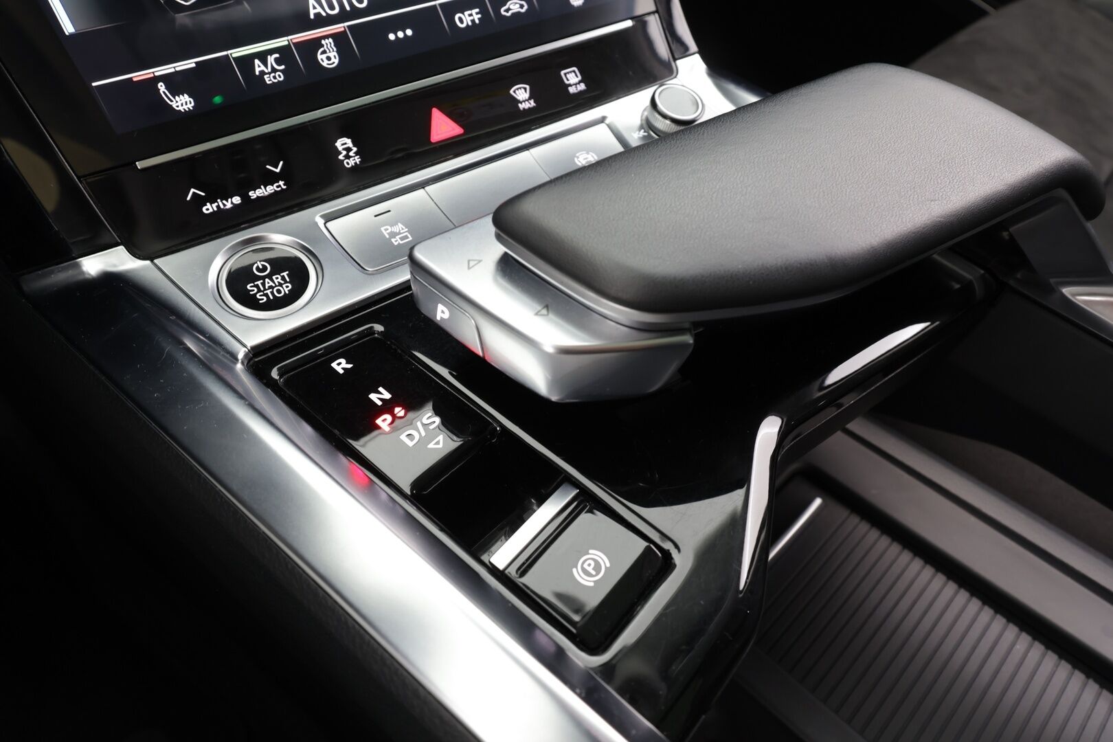 Audi e-tron 2021 55 Quattro S-Line * Ilma-alusta / Panorama / ACC / 360° / Sportpenkki Muistilla / Bang&Olufsen / LED / Koukku / Navi * - 1-om Suomi-auto / Akku kuntotarkastettu SoH 94,1% / Kahdet renkaat