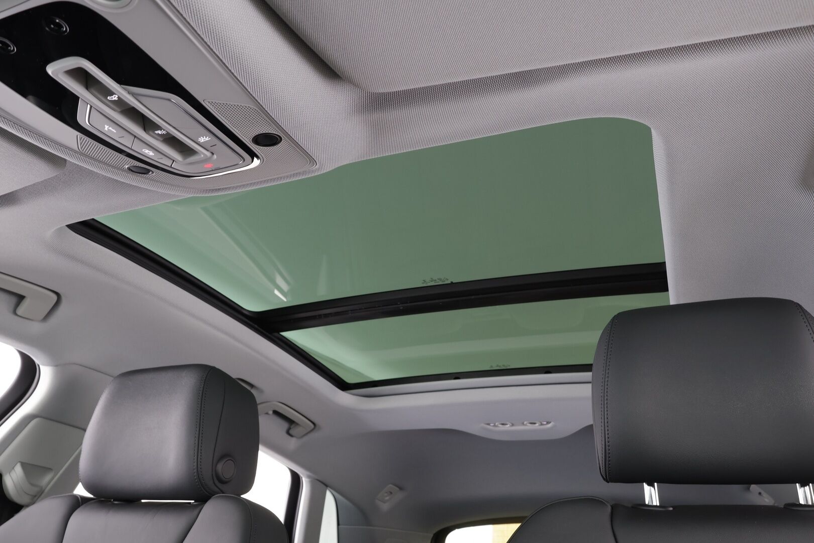 Audi e-tron 2021 55 Quattro S-Line * Ilma-alusta / Panorama / ACC / 360° / Sportpenkki Muistilla / Bang&Olufsen / LED / Koukku / Navi * - 1-om Suomi-auto / Akku kuntotarkastettu SoH 94,1% / Kahdet renkaat