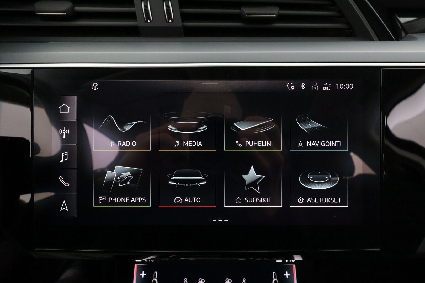 Audi e-tron 2021 55 Quattro S-Line * Ilma-alusta / Panorama / ACC / 360° / Sportpenkki Muistilla / Bang&Olufsen / LED / Koukku / Navi * - 1-om Suomi-auto / Akku kuntotarkastettu SoH 94,1% / Kahdet renkaat