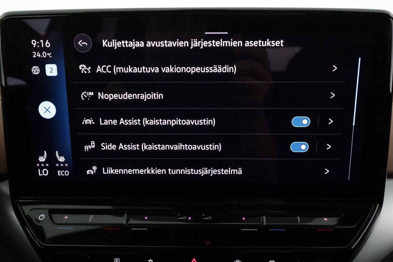 Volkswagen ID.4 2021 Pro Performance 1ST Max **Lasikatto / Lämpöpumppu / Koukku / Adapt.Vakkari / Matrix-LED / 360° / Hierovat Muistipenkit** - 1-om Suomi-auto / 2x Latauskaapelit / Kahdet Renkaat / Merkkihuollettu! / **HUIPPU VARUSTEET**