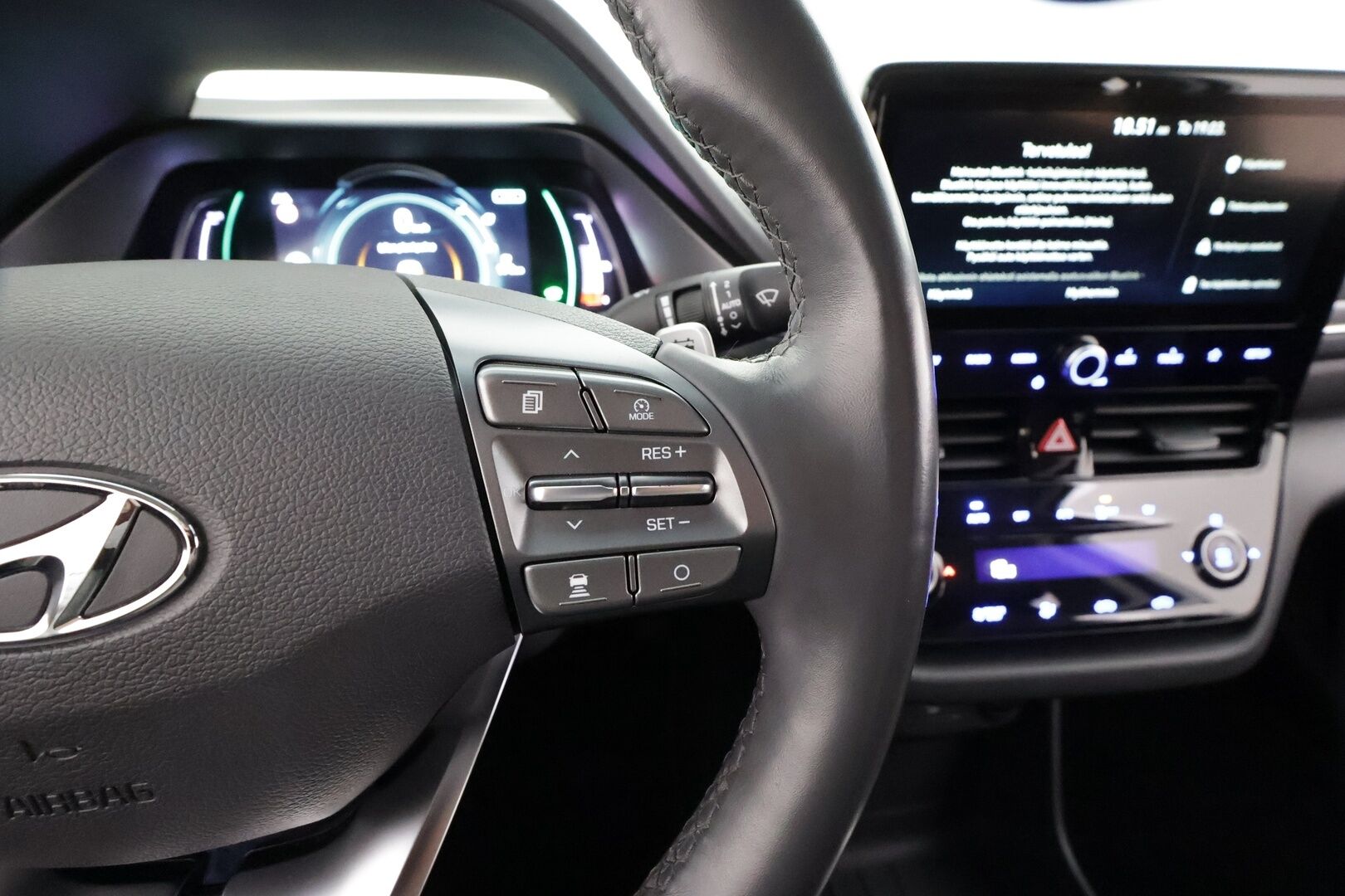 Hyundai IONIQ electric 2021 MY21 38 kWh 136 hv Style * ILP / SCC / Muistipenkki / LED / P.kamera / Keyless / Apple&Android * - Merkkihuollettu / Akku kuntotarkastettu / Suomi-auto / Koti & Kauppalataus / Kahdet Renkaat 