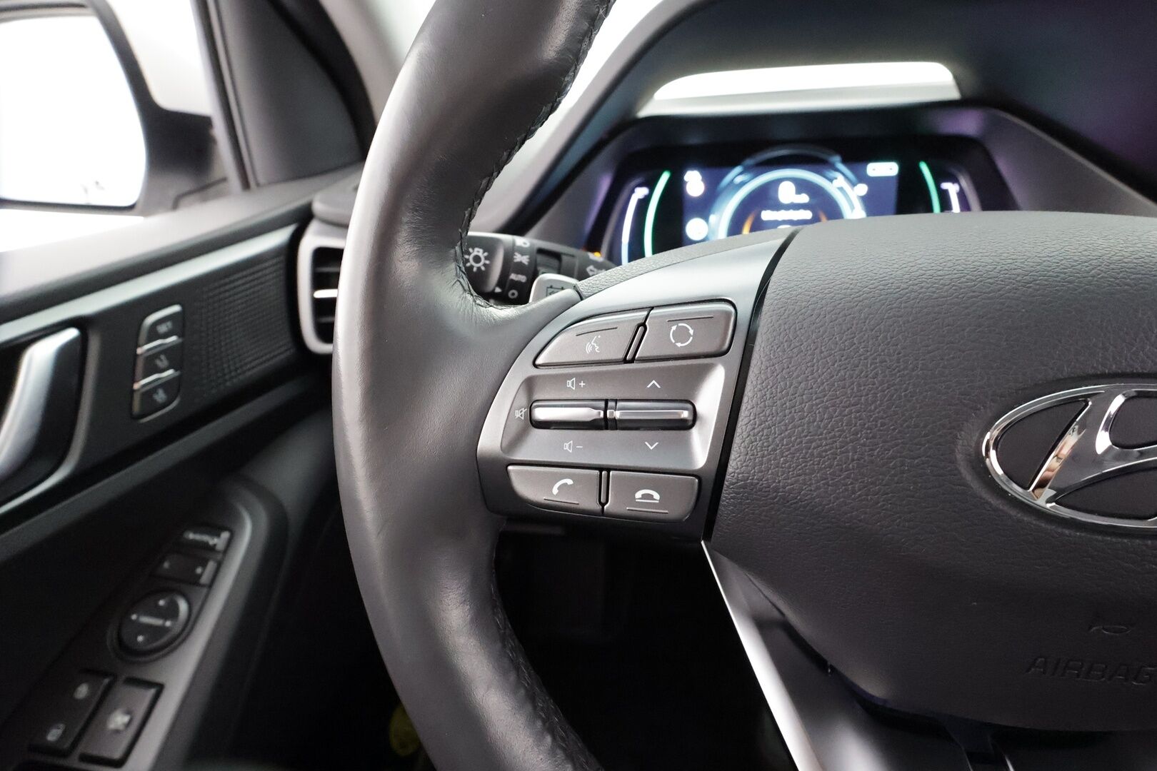 Hyundai IONIQ electric 2021 MY21 38 kWh 136 hv Style * ILP / SCC / Muistipenkki / LED / P.kamera / Keyless / Apple&Android * - Merkkihuollettu / Akku kuntotarkastettu / Suomi-auto / Koti & Kauppalataus / Kahdet Renkaat 