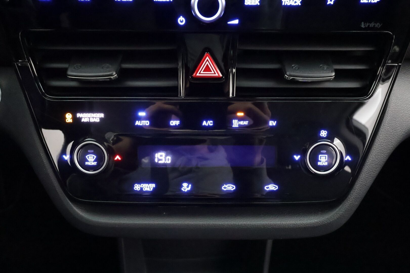 Hyundai IONIQ electric 2021 MY21 38 kWh 136 hv Style * ILP / SCC / Muistipenkki / LED / P.kamera / Keyless / Apple&Android * - Merkkihuollettu / Akku kuntotarkastettu / Suomi-auto / Koti & Kauppalataus / Kahdet Renkaat 