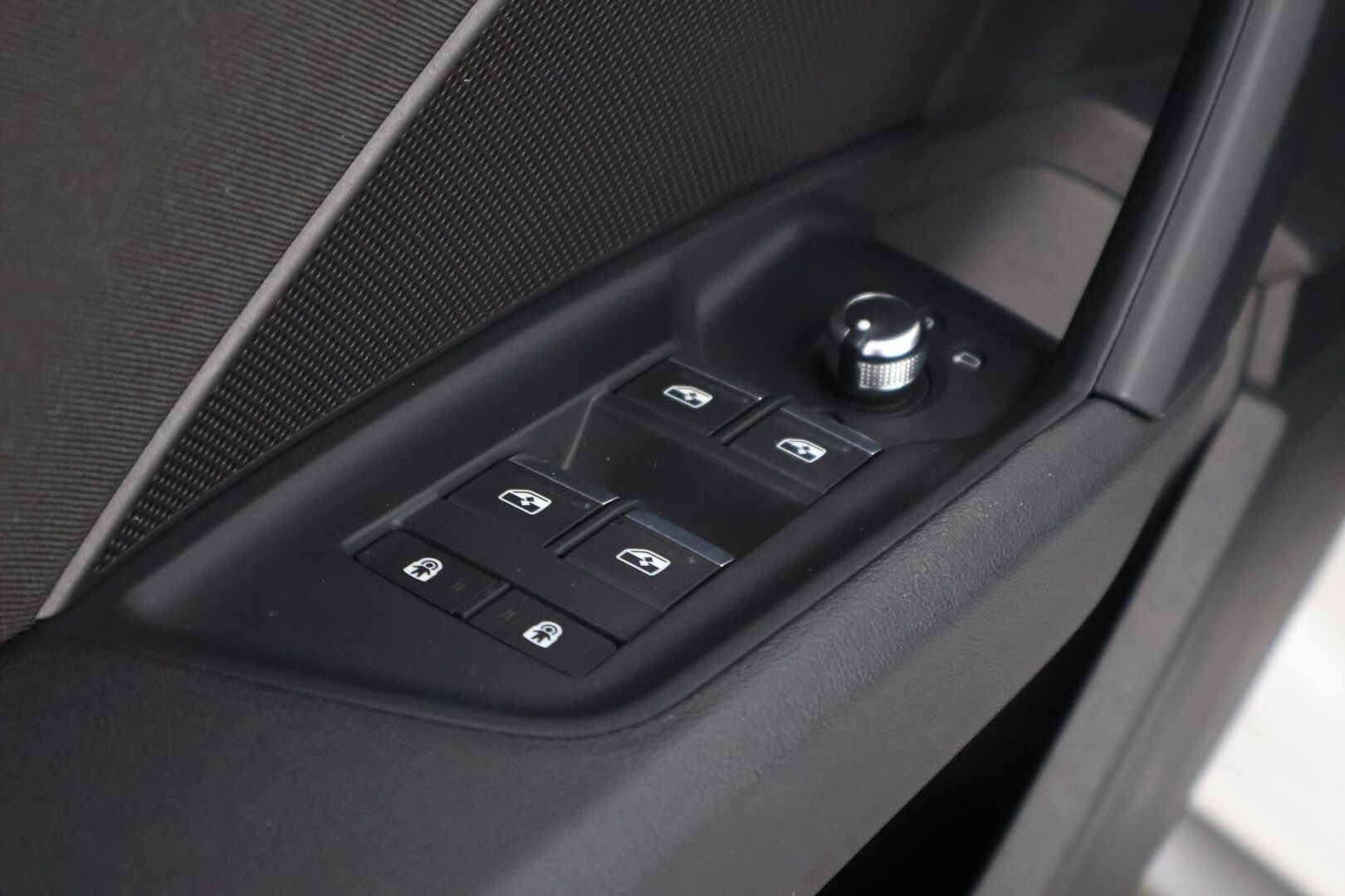 Audi A3 2021 Sedan Business 35 TFSI 110kW MHEV S tronic - Suomiauto / Vetokoukku / LED / Apple&Android / Digimittaristo / Vakkari / Langaton lataus / Sporttipenkit / Huippusiisti!