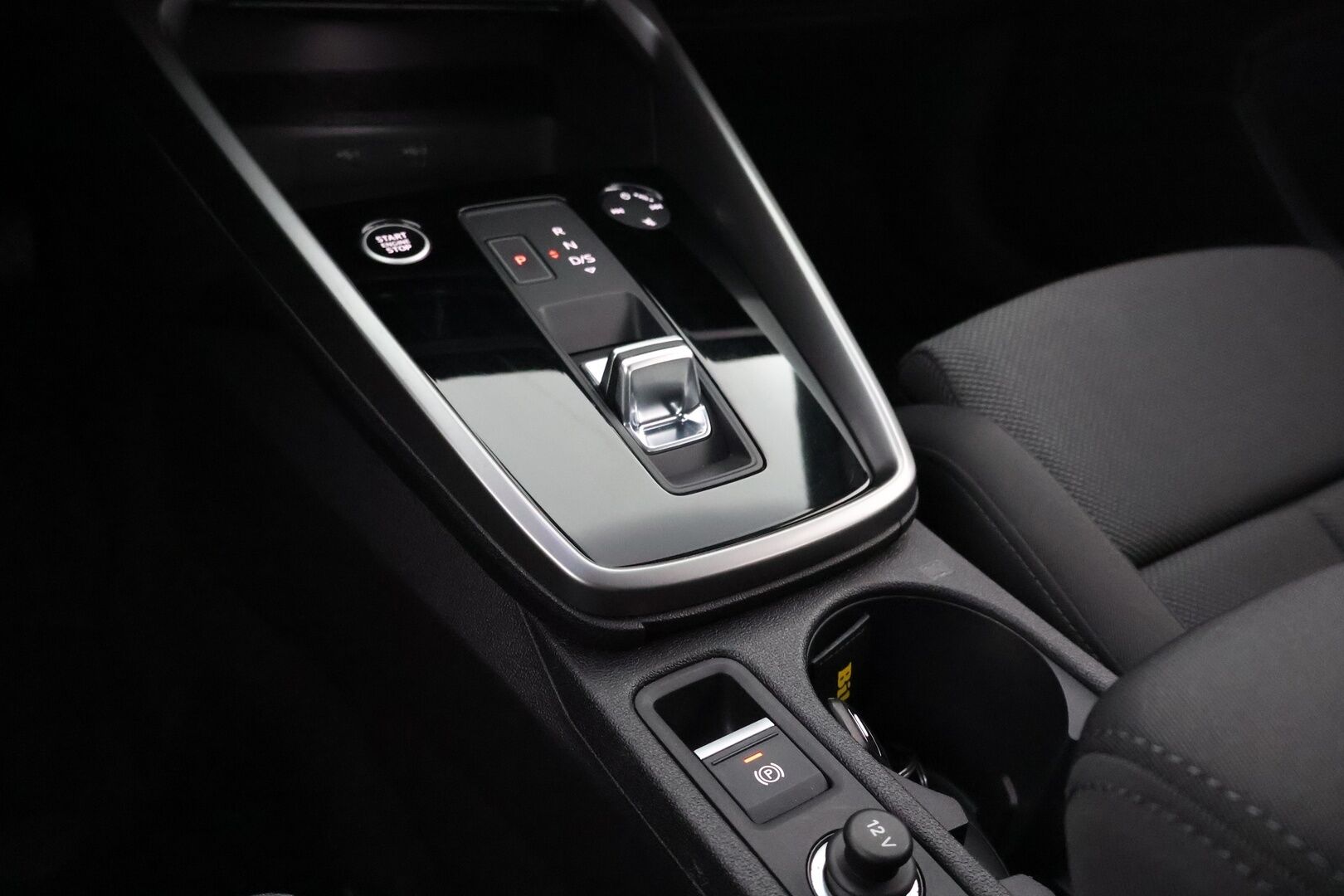 Audi A3 2021 Sedan Business 35 TFSI 110kW MHEV S tronic - Suomiauto / Vetokoukku / LED / Apple&Android / Digimittaristo / Vakkari / Langaton lataus / Sporttipenkit / Huippusiisti!