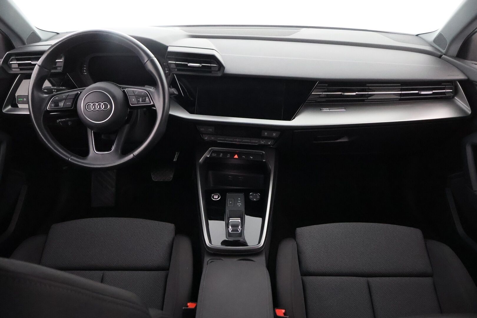 Audi A3 2021 Sedan Business 35 TFSI 110kW MHEV S tronic - Suomiauto / Vetokoukku / LED / Apple&Android / Digimittaristo / Vakkari / Langaton lataus / Sporttipenkit / Huippusiisti!