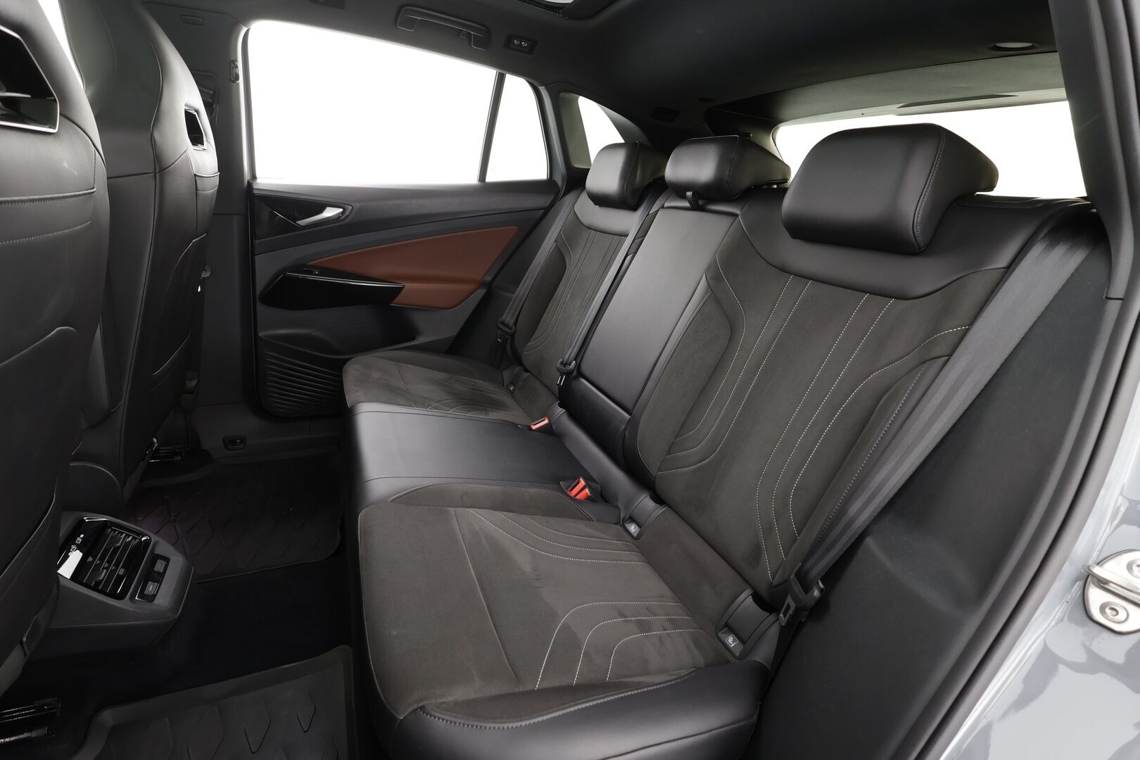 Volkswagen ID.4 2021 Pro Performance MAX 150kW * ACC / 360° / IQ.Light / Lasikatto / Muistipenkit hieronnalla / Sähköluukku / HUD / KeylessGo / ILP * - 1.Om Suomi-auto / Kahdet renkaat aluvanteilla / Akku kuntotarkastettu SOH 92,4%