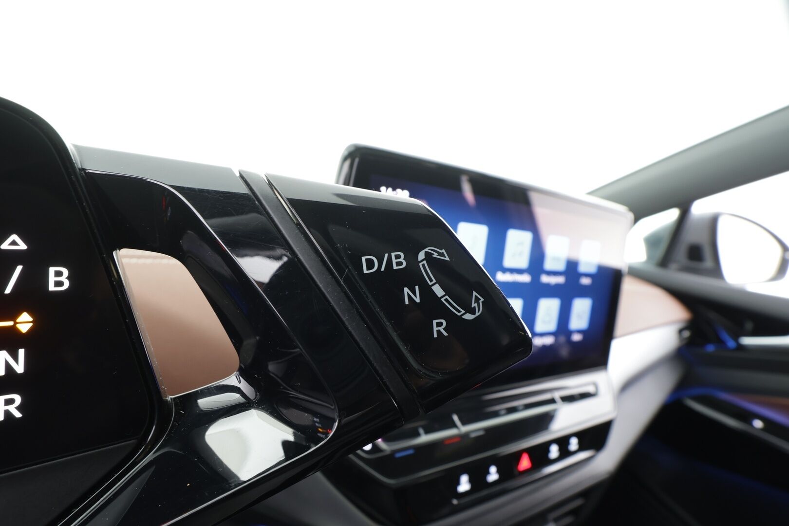 Volkswagen ID.4 2021 Pro Performance MAX 150kW * ACC / 360° / IQ.Light / Lasikatto / Muistipenkit hieronnalla / Sähköluukku / HUD / KeylessGo / ILP * - 1.Om Suomi-auto / Kahdet renkaat aluvanteilla / Akku kuntotarkastettu SOH 92,4%