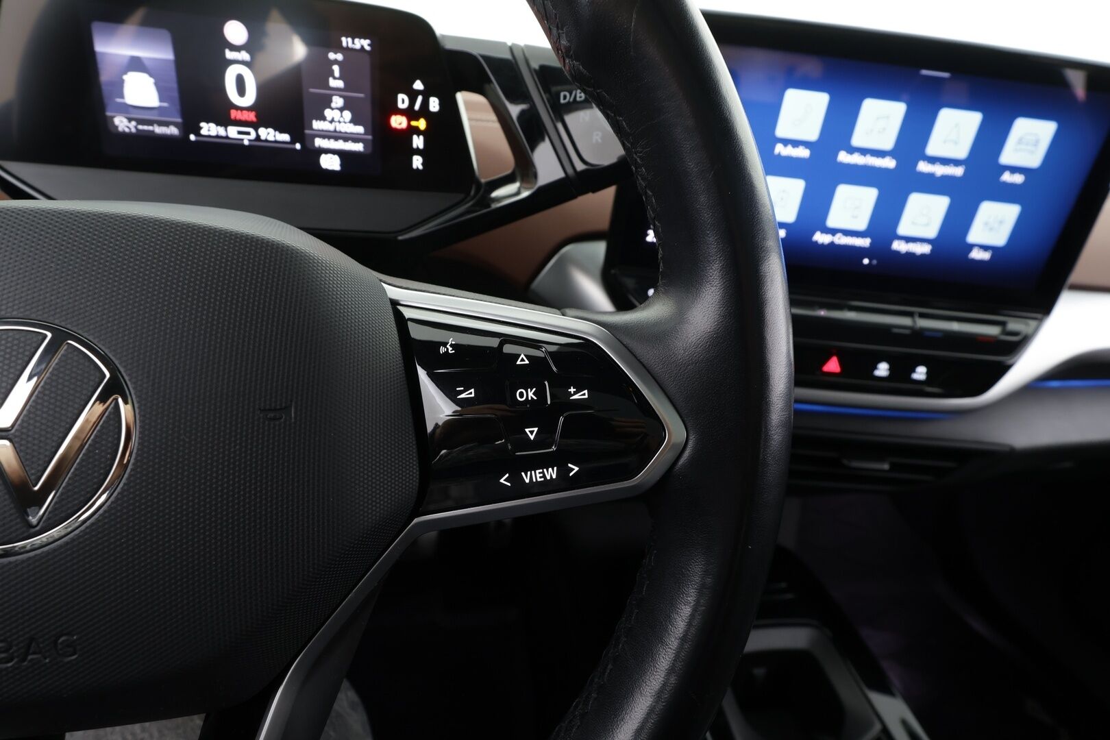 Volkswagen ID.4 2021 Pro Performance MAX 150kW * ACC / 360° / IQ.Light / Lasikatto / Muistipenkit hieronnalla / Sähköluukku / HUD / KeylessGo / ILP * - 1.Om Suomi-auto / Kahdet renkaat aluvanteilla / Akku kuntotarkastettu SOH 92,4%