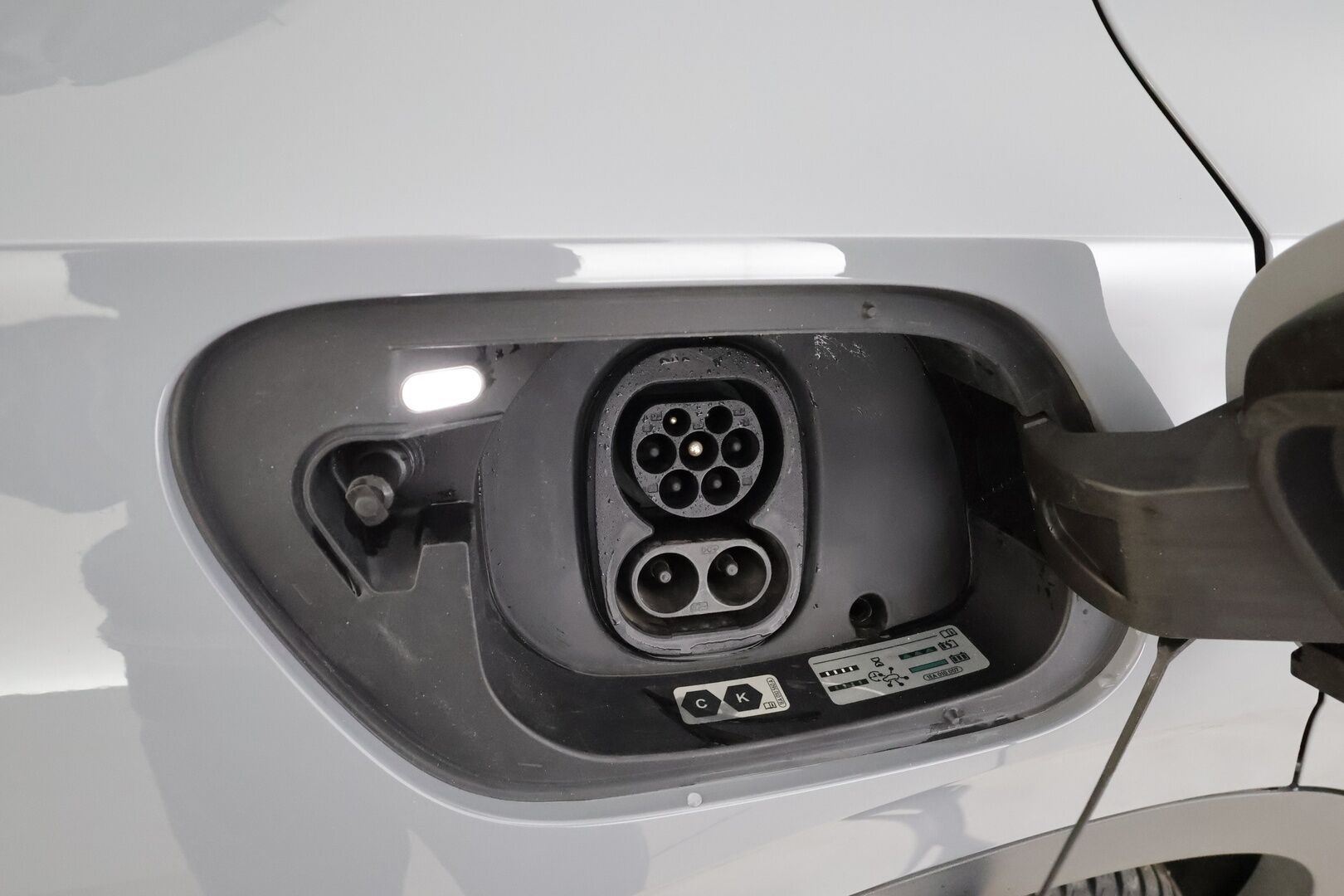 Volkswagen ID.4 2021 Pro Performance MAX 150kW * ACC / 360° / IQ.Light / Lasikatto / Muistipenkit hieronnalla / Sähköluukku / HUD / KeylessGo / ILP * - 1.Om Suomi-auto / Kahdet renkaat aluvanteilla / Akku kuntotarkastettu SOH 92,4% - HULLUT BLACKWEEK JATKOT - KORKOTARJOUS 2,49%