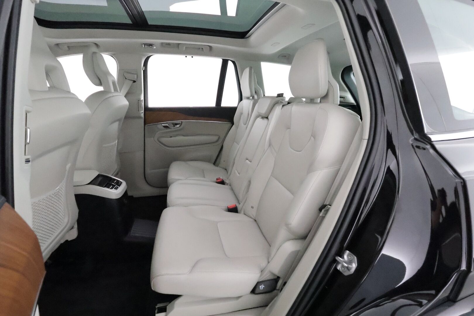 Volvo XC90 2021 T8 TwE AWD Inscription aut Recharge **Adapt.vakkari / Panorama / H&K / Muistipenkit / 360° / 7P / Full LED** - 3,99 % KORKOTARJOUS TÄHÄN AUTOON - 1.Om Suomi-auto / Kahdet renkaat aluvanteilla / Merkkihuollettu / HUD / Vaaleat nahat / Penkinlämmittimet takana / Ratinlämmitin / Webasto